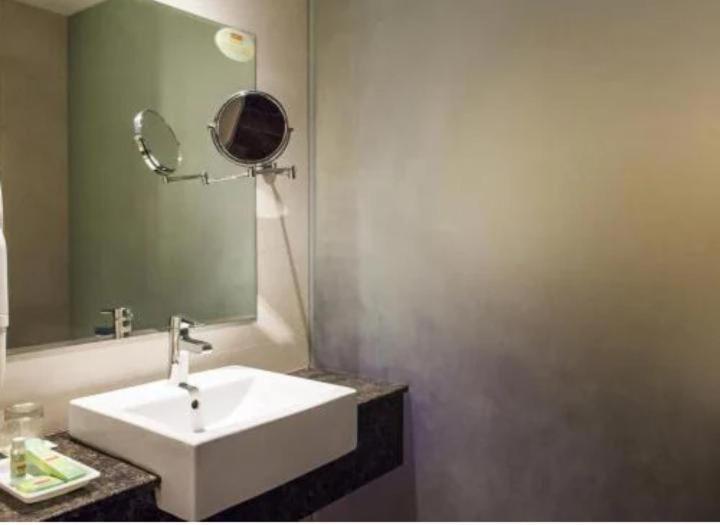 Blossom Rooms- A Luxury Collection Hotel- Beside Care Hospital- Banjara Hills 3*