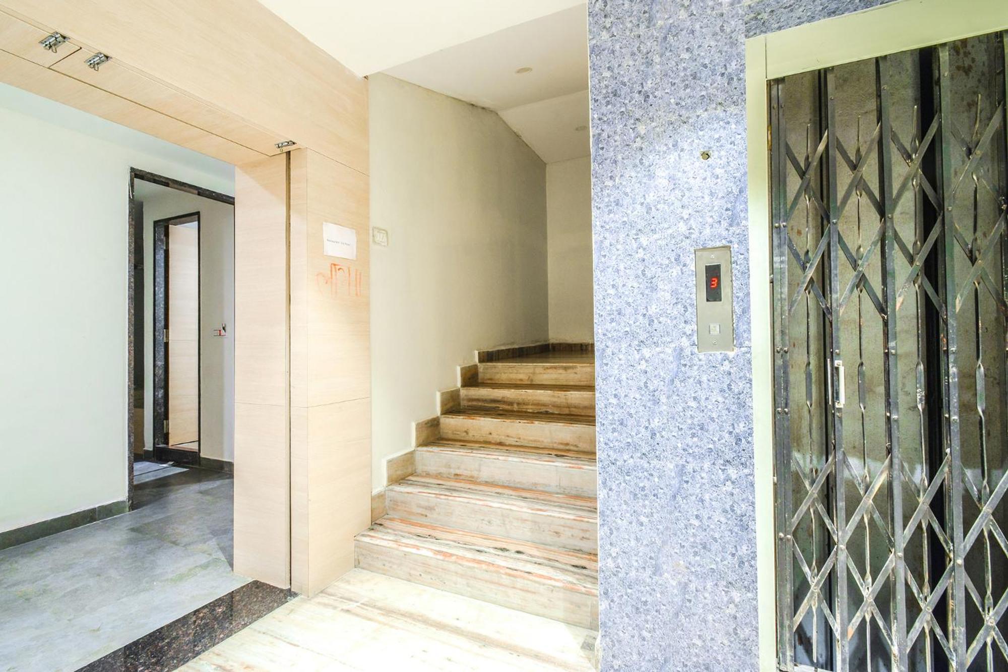 Fabhotel Prime Adhirath Grand - 400m From Durgam Cheruvu Metro Station, Madhapur Hotel