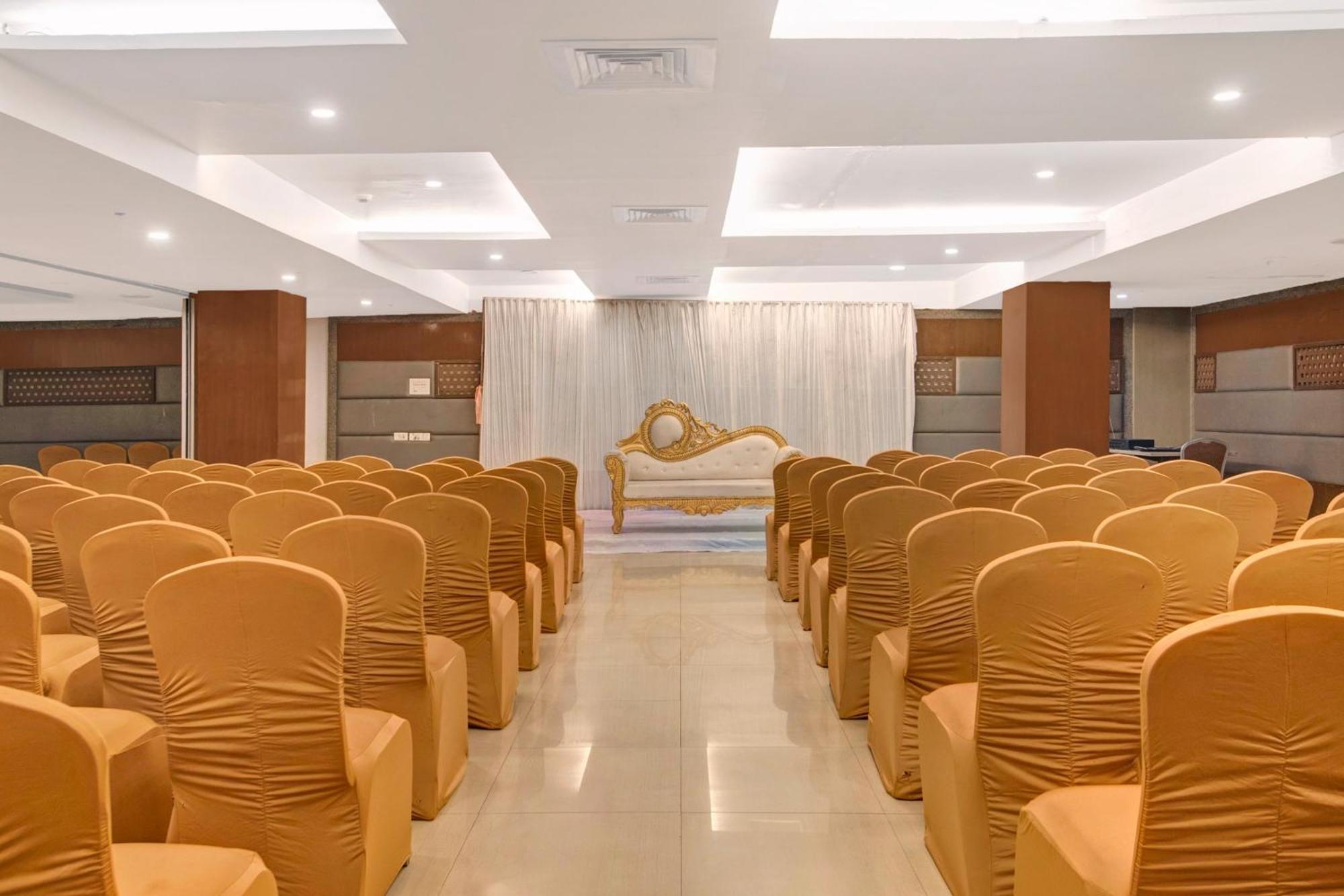 Capital O Grand Himayat Hotel