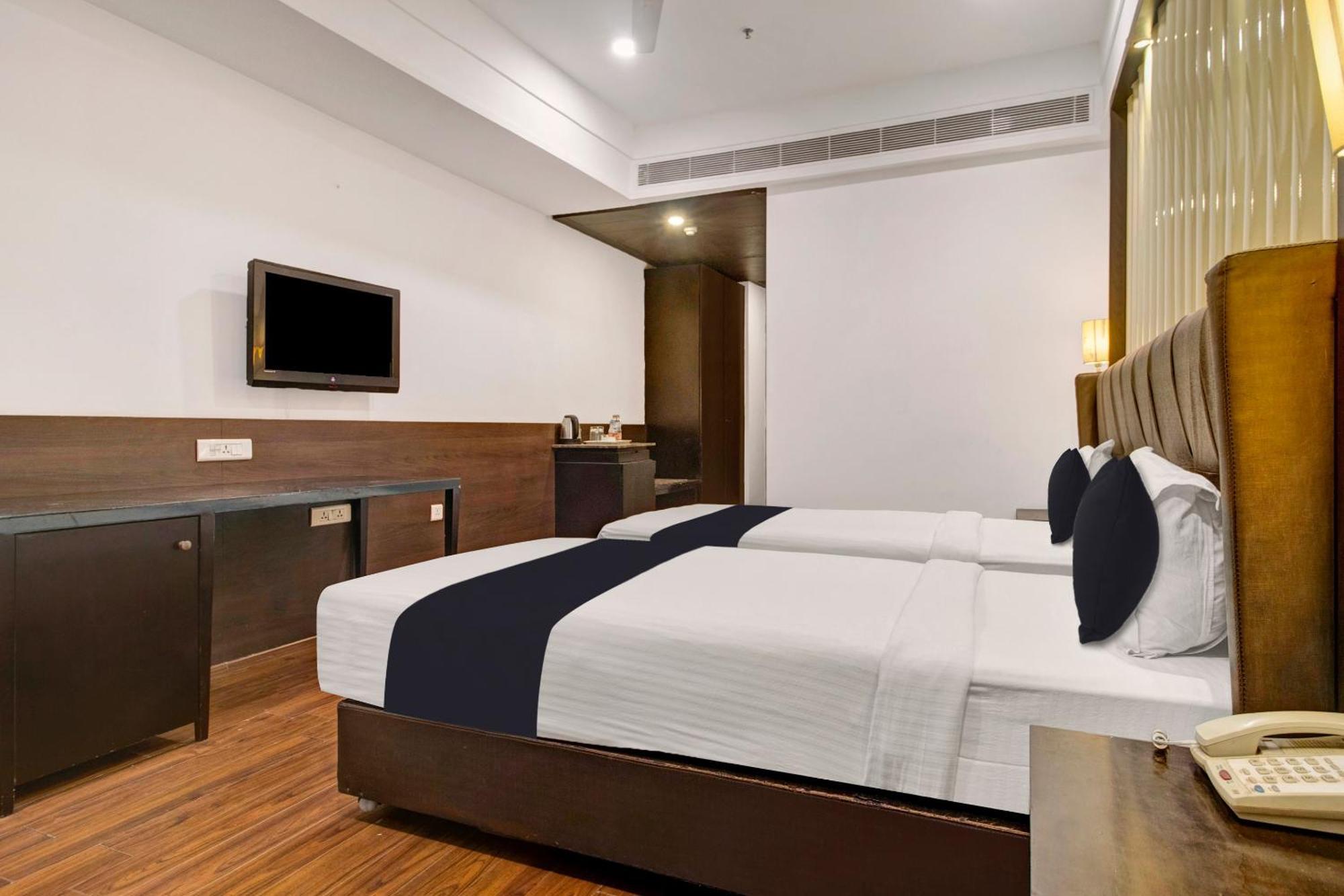 Hotel Capital O Grand Himayat