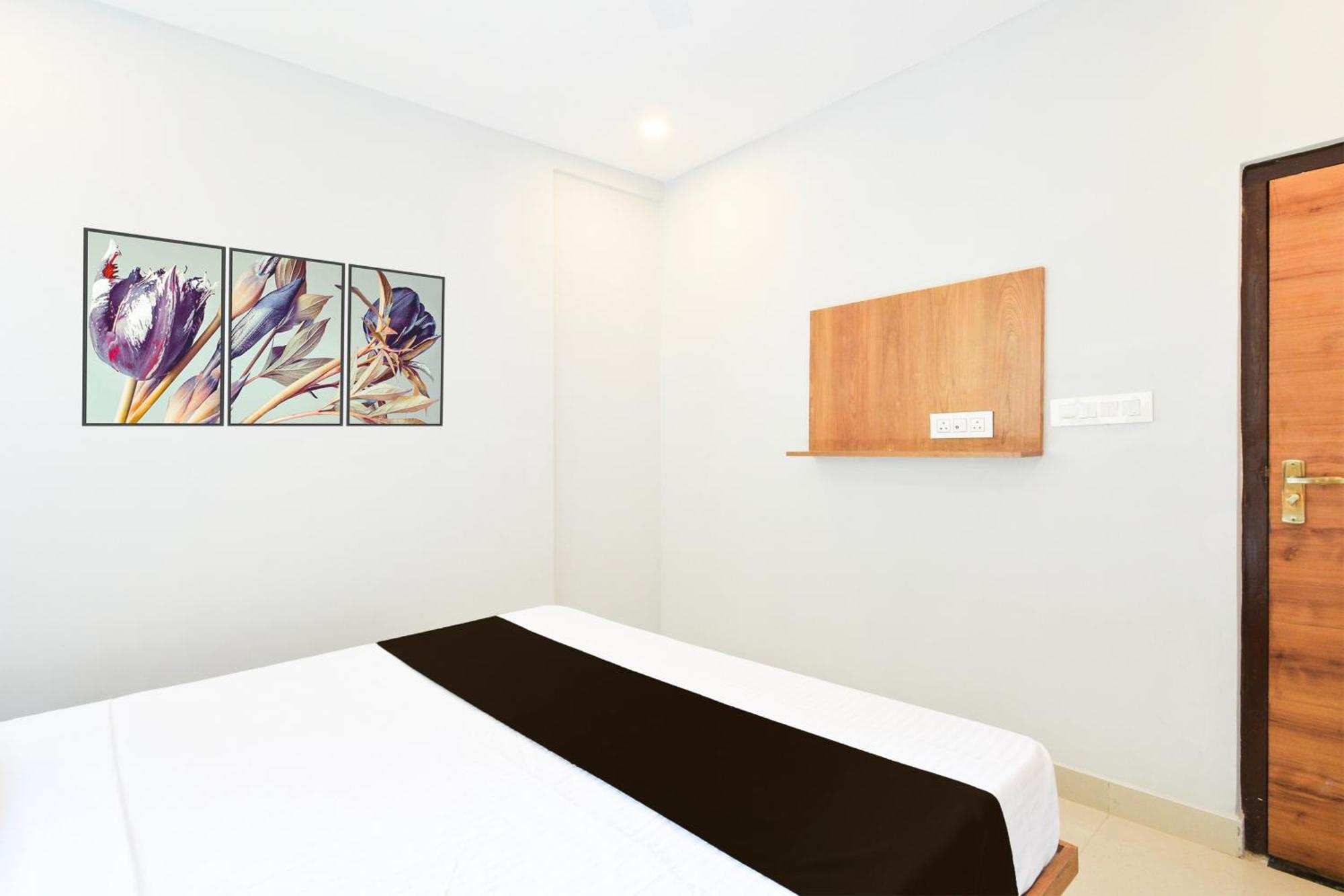 Hotel Super O Vaishnavi Residency 3*
