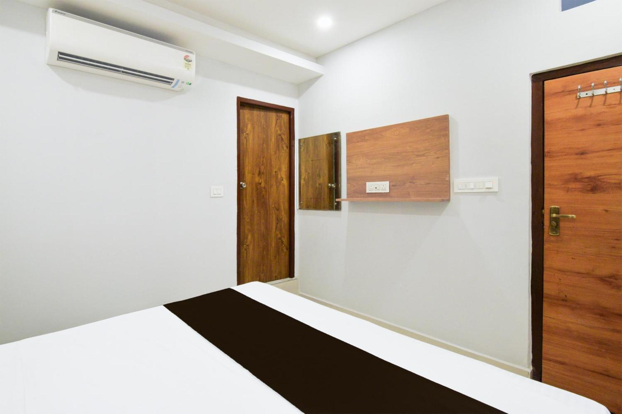 Hotel Super O Vaishnavi Residency