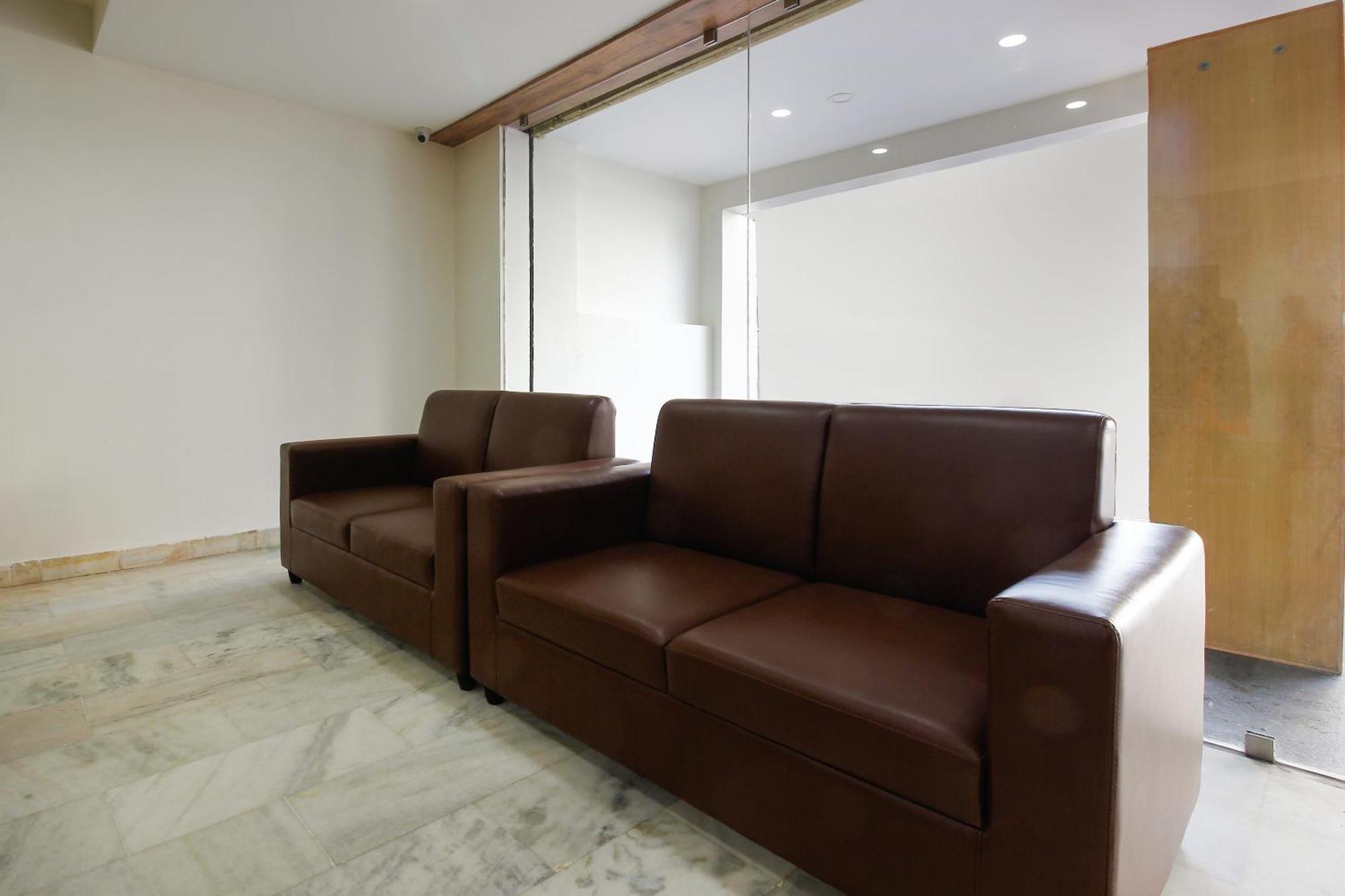 Capital O Sri Suprabhat Grand Near Kachiguda Railway Station Hotel