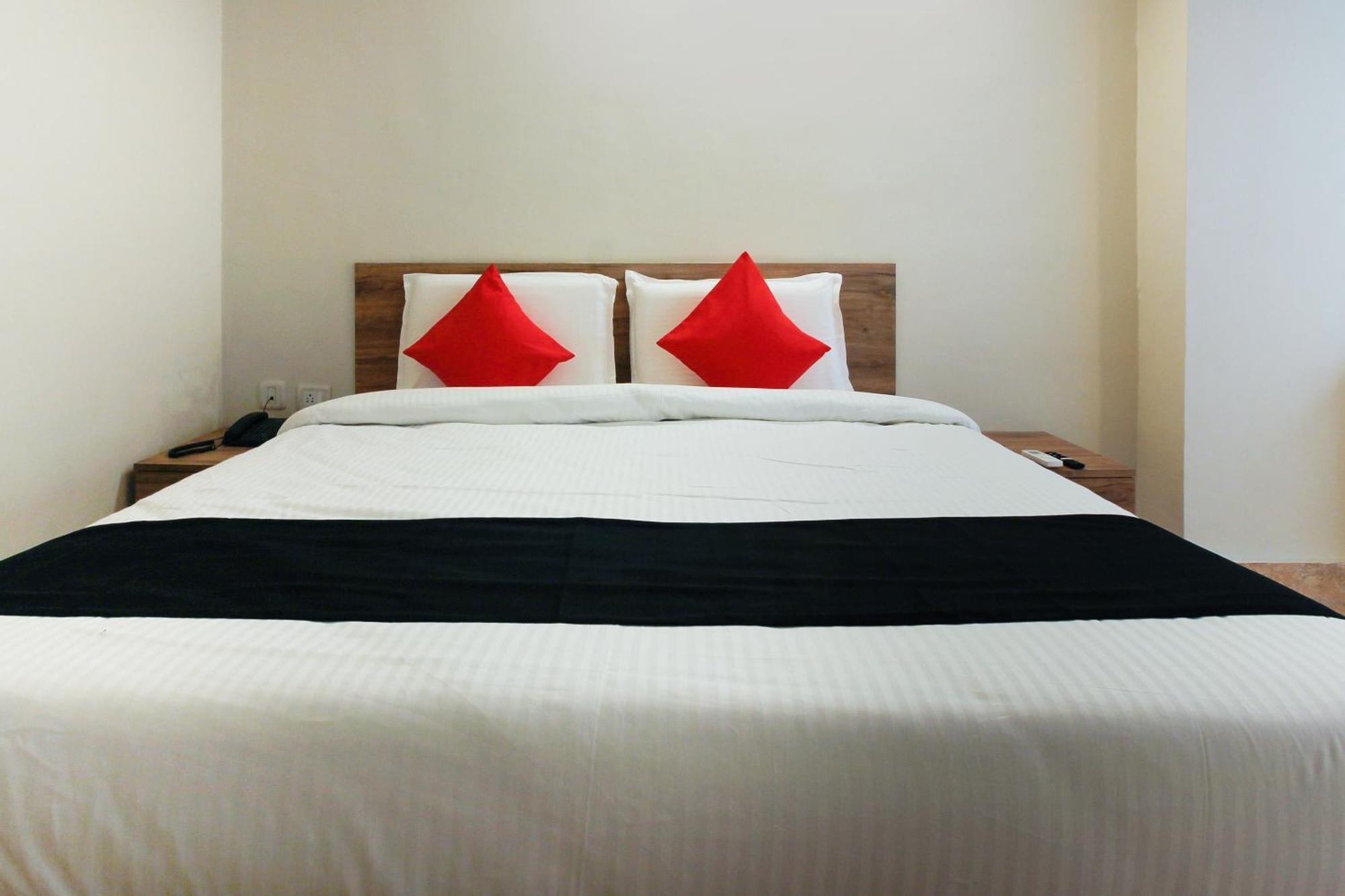 Capital O Sri Suprabhat Grand Near Kachiguda Railway Station 3* Hyderabad
