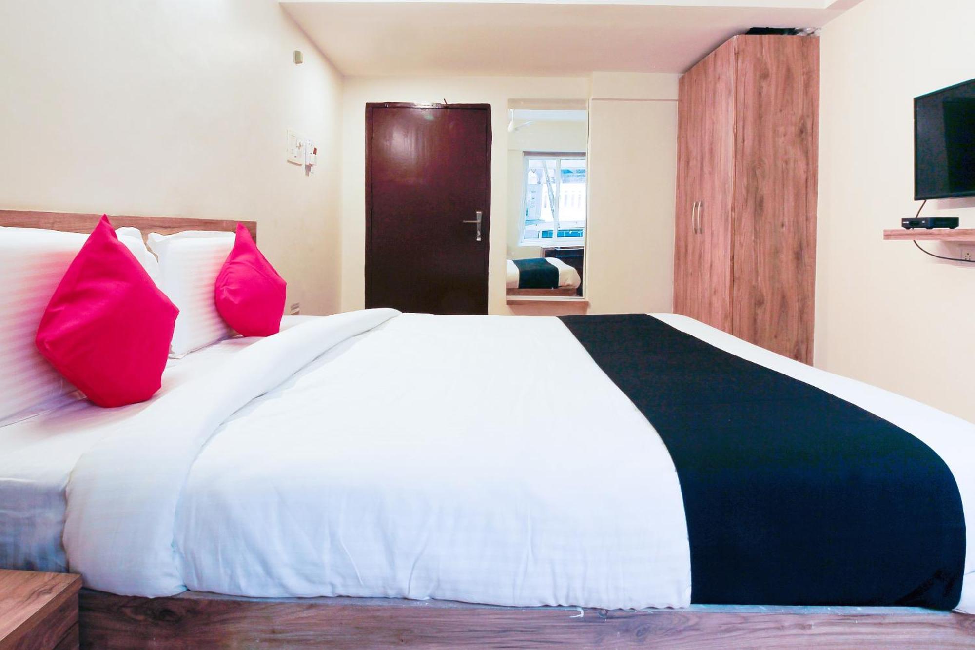 Hotel Capital O Sri Suprabhat Grand Near Kachiguda Railway Station 3*