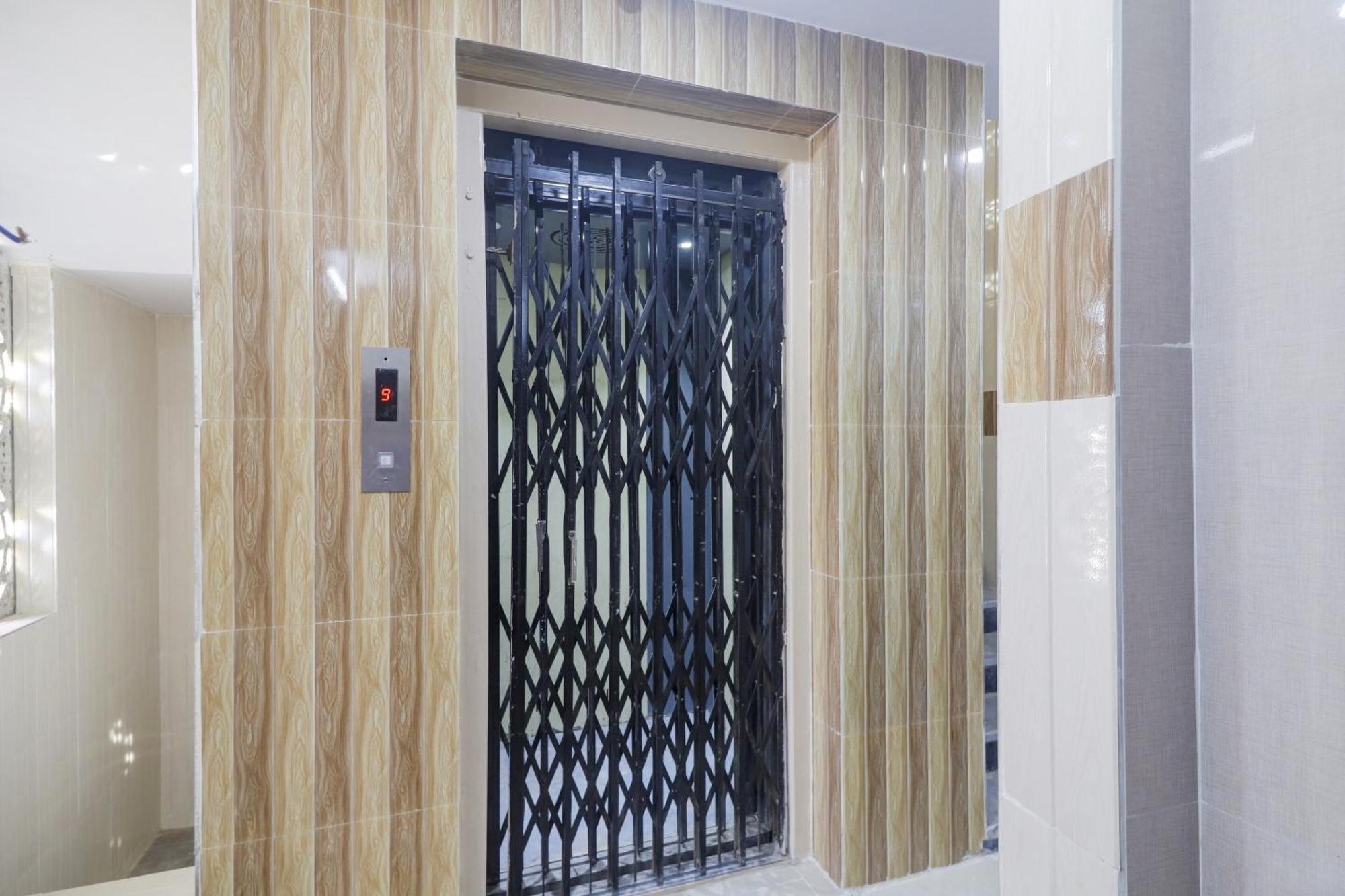 Hotel O Aroma Classic Near Nampally Railway Station
