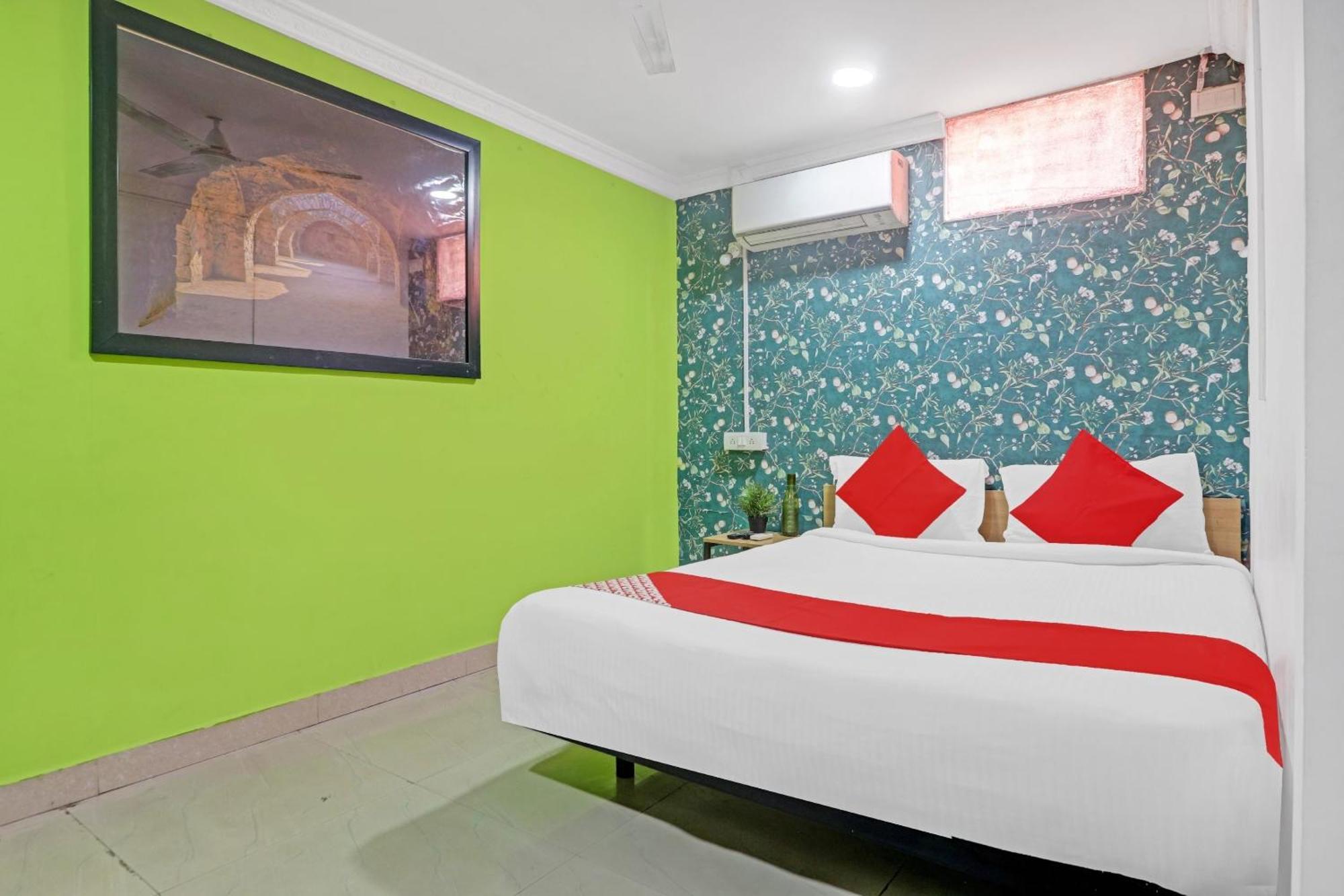O New Lakeview Palace Hotel 3*