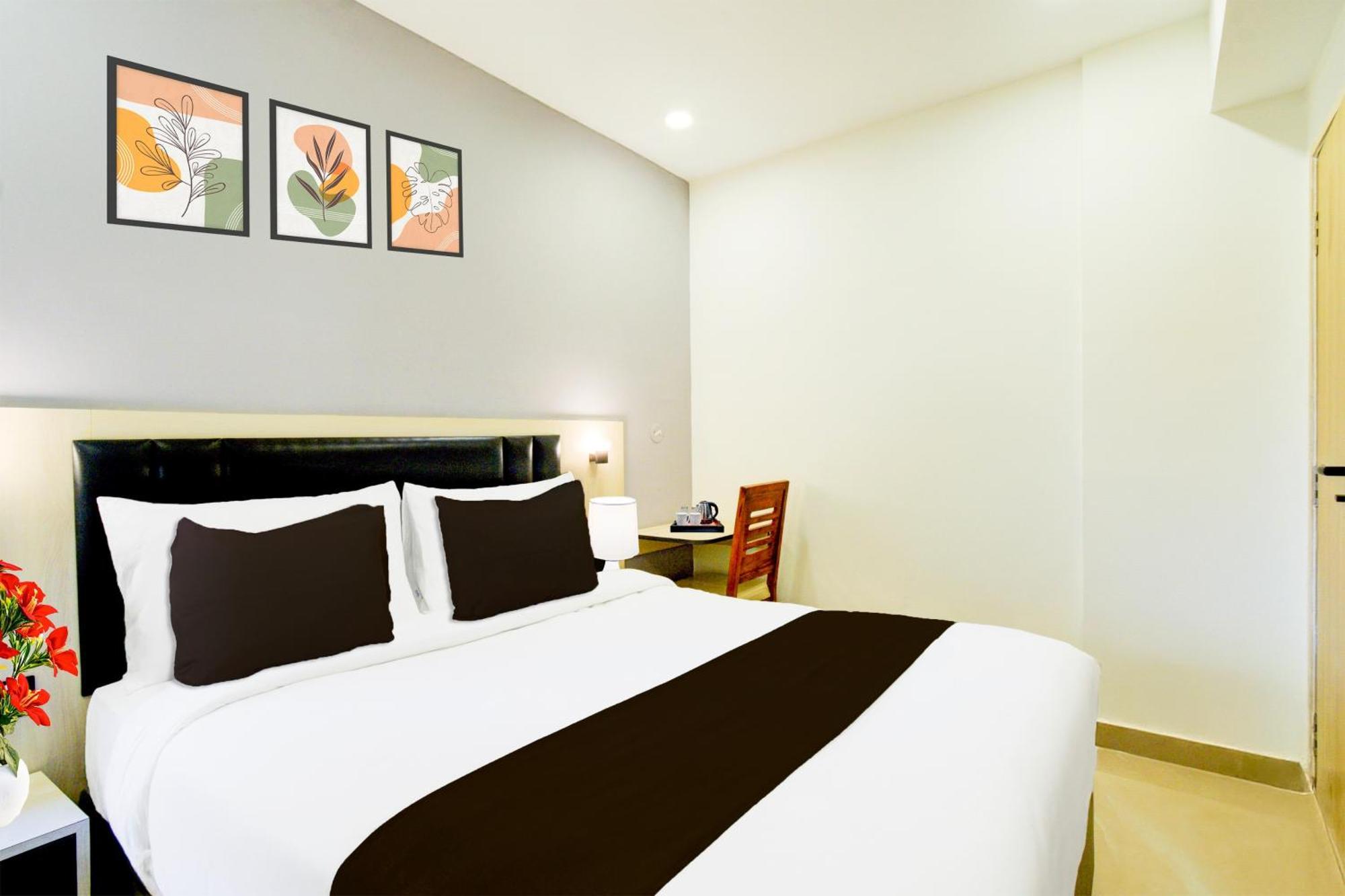 Super Townhouse Aarav Business Hotel 4*