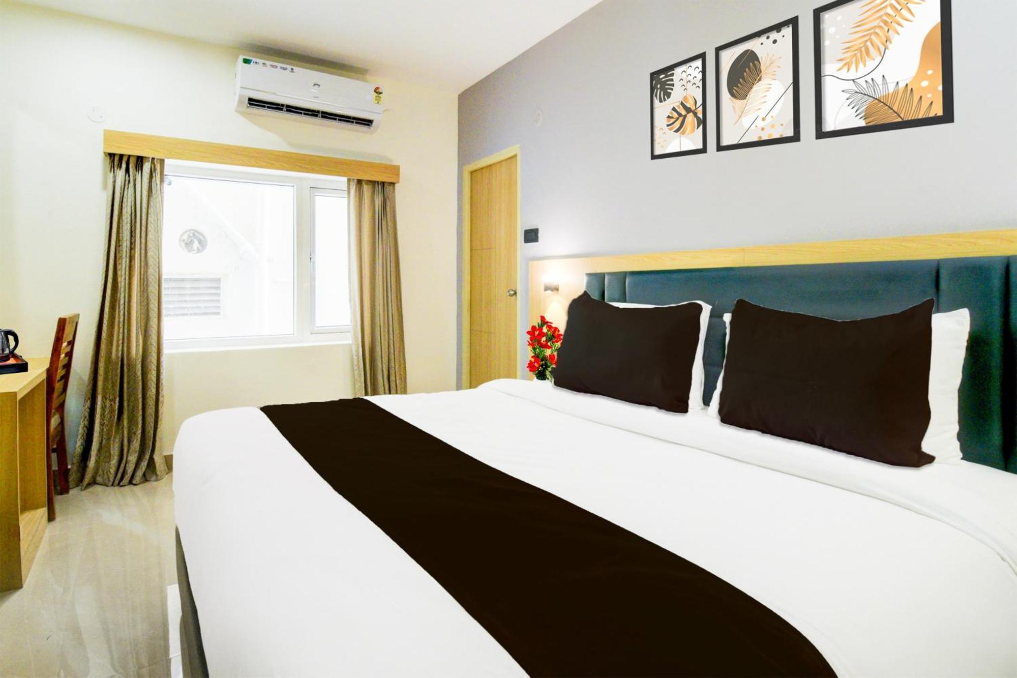 Super Townhouse Aarav Business Hotel