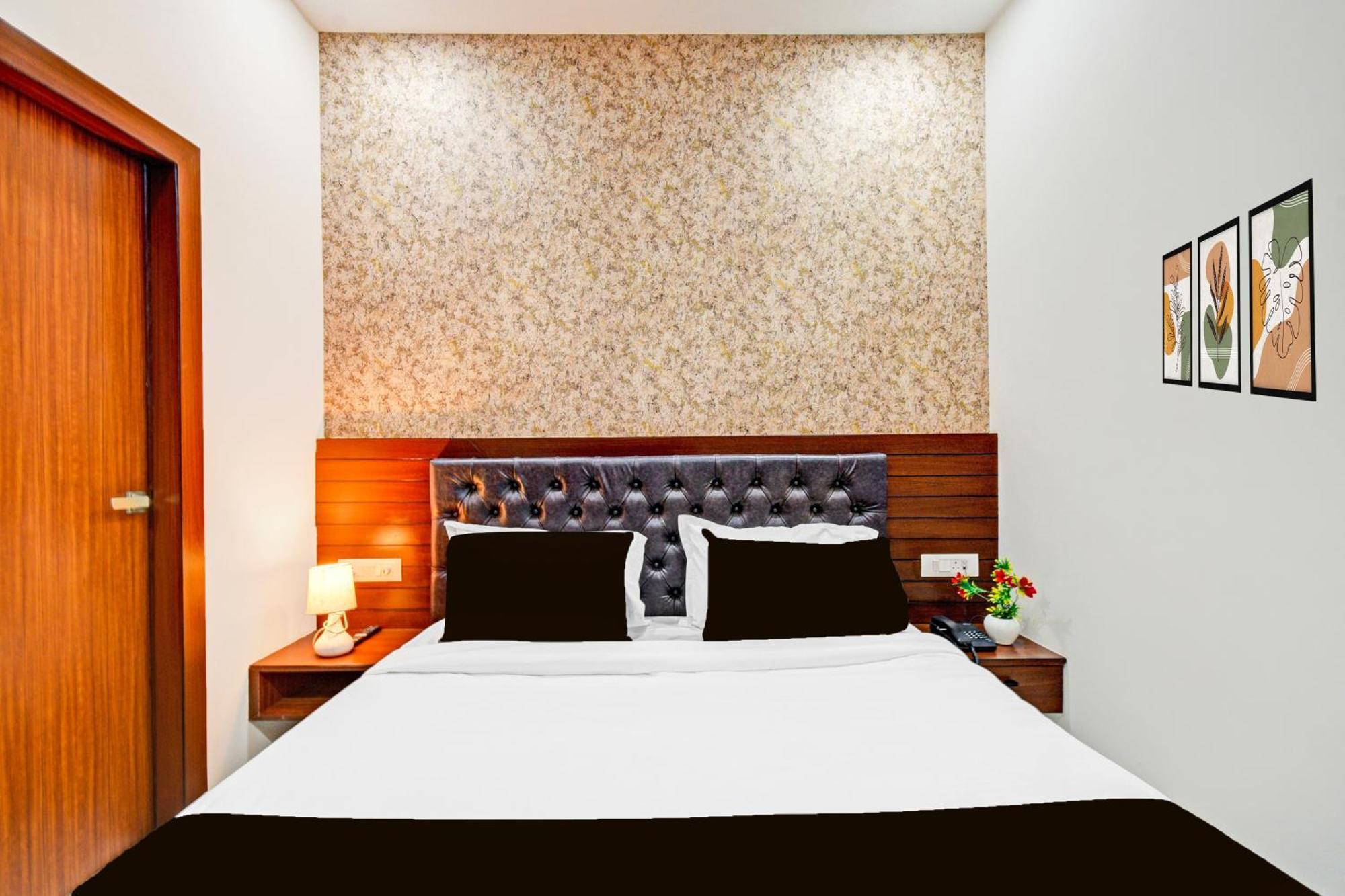 O Laura Hotel 3*