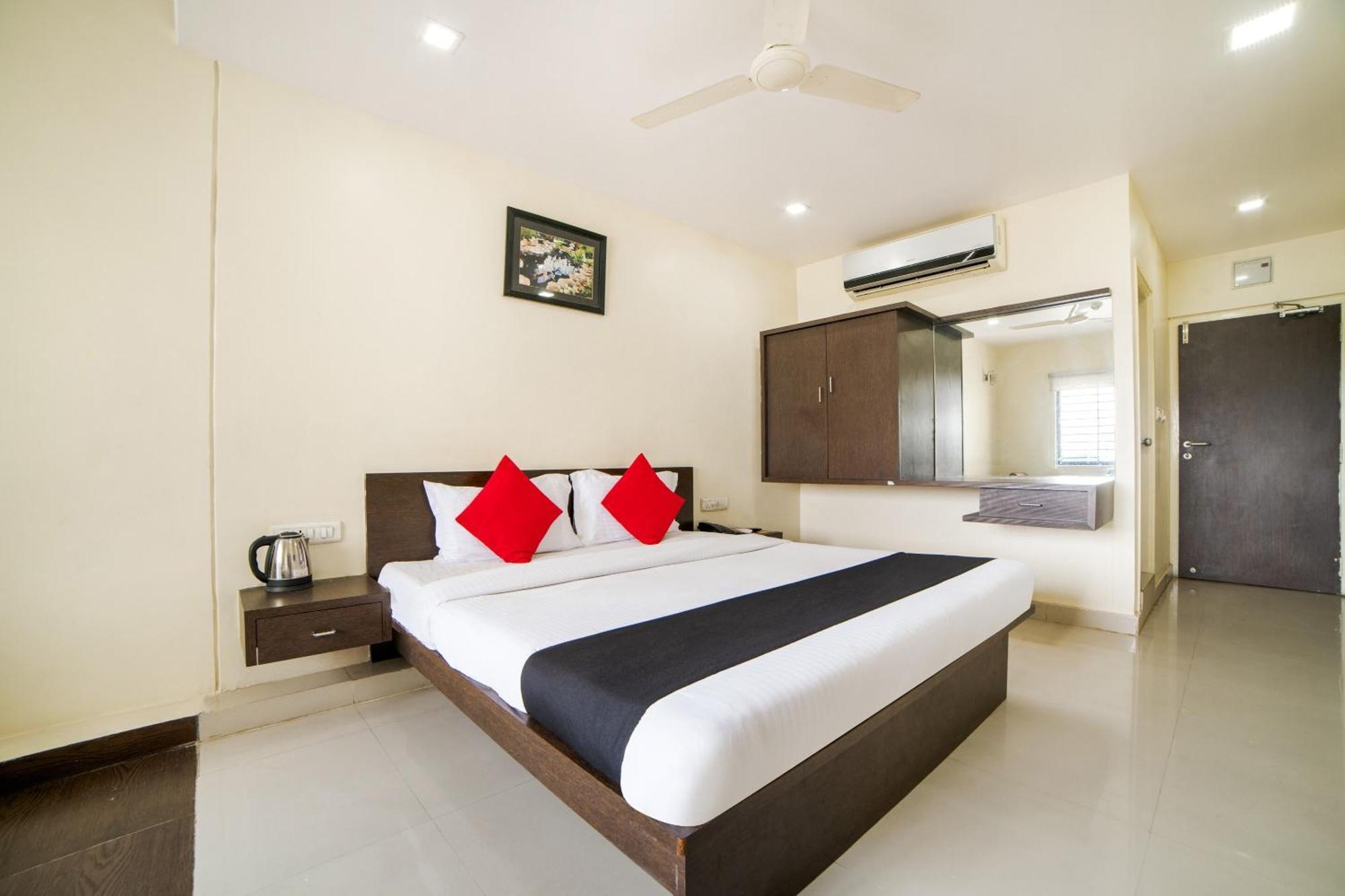 Hotel Super Capital O Raaga Grand Hyderabad