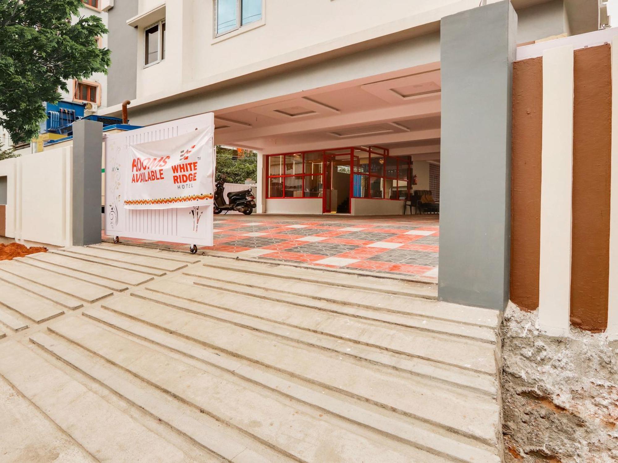 Hotel Super Collection O White Ridge Kamineni 4*