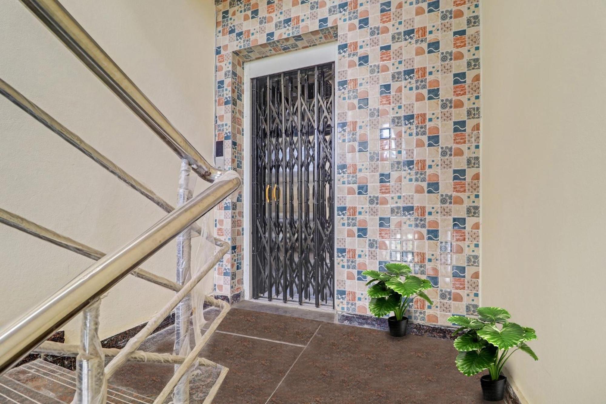 Super Collection O Elite Near Habsiguda Metro Station 4*