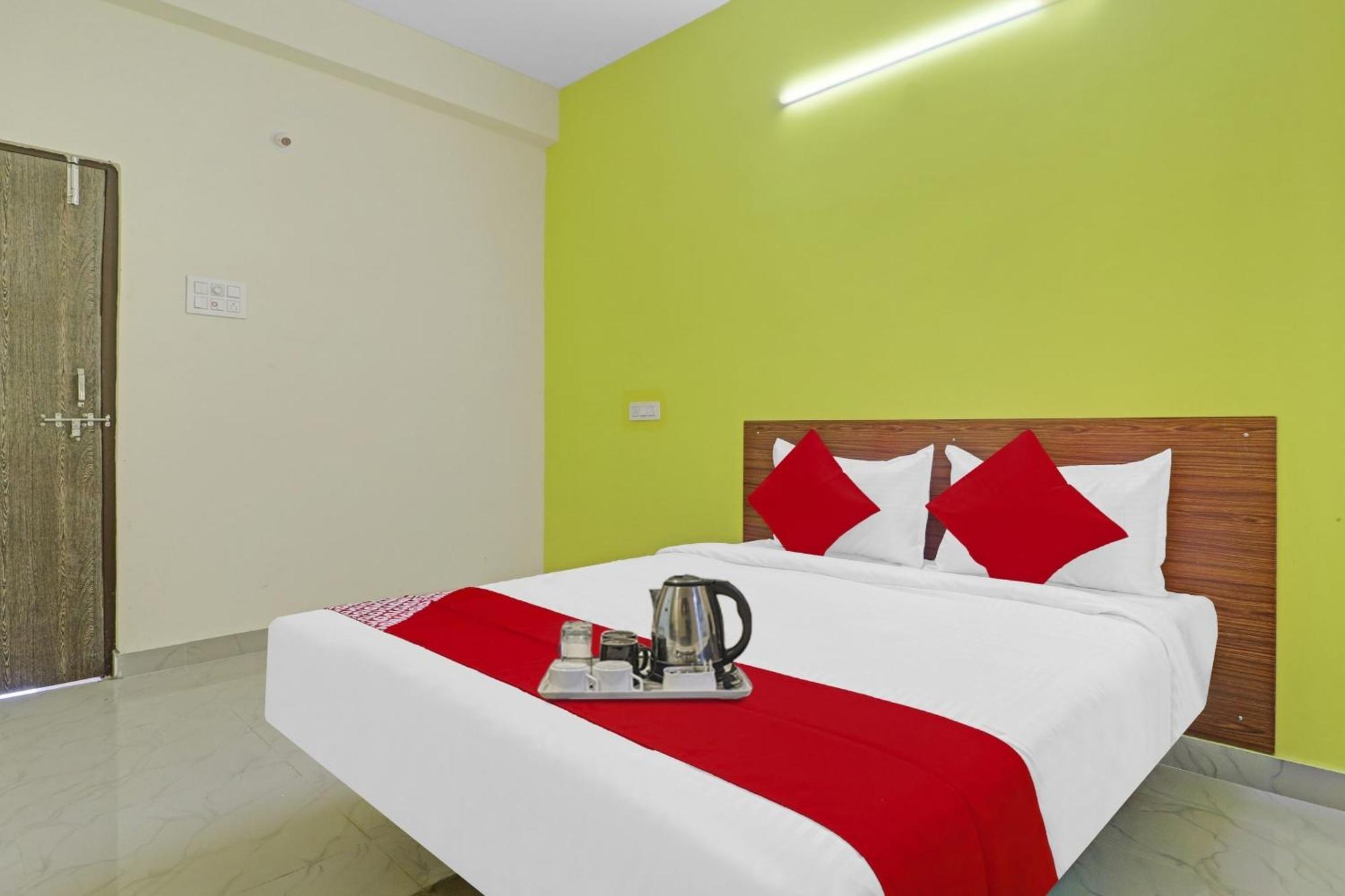 Hotel Super Collection O Elite Near Habsiguda Metro Station 4*