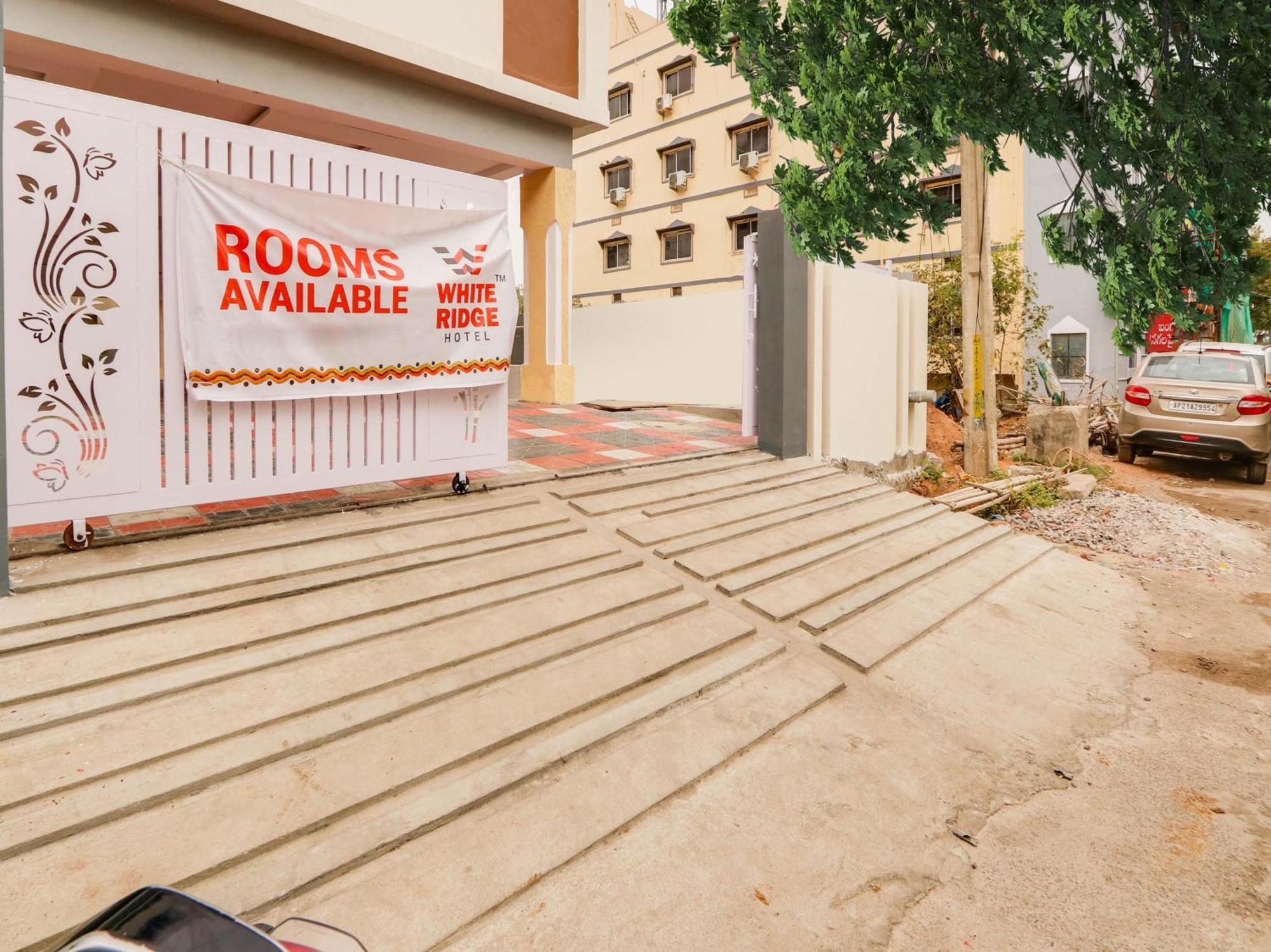 Hotel Super Collection O White Ridge Kamineni 4*