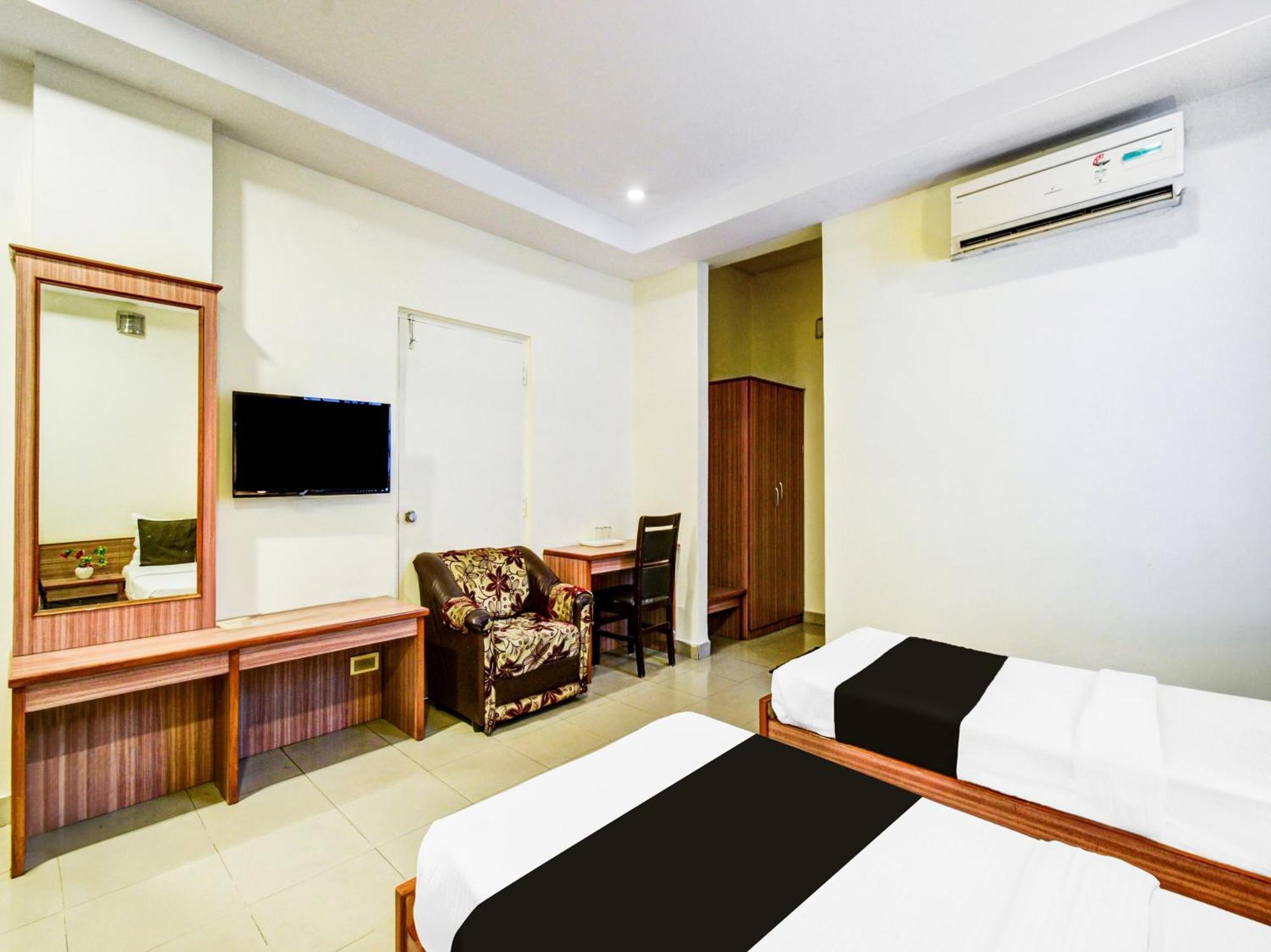 Hotel Super Townhouse Red Hills Lakdikapul Formerly Sitara Grand 3*
