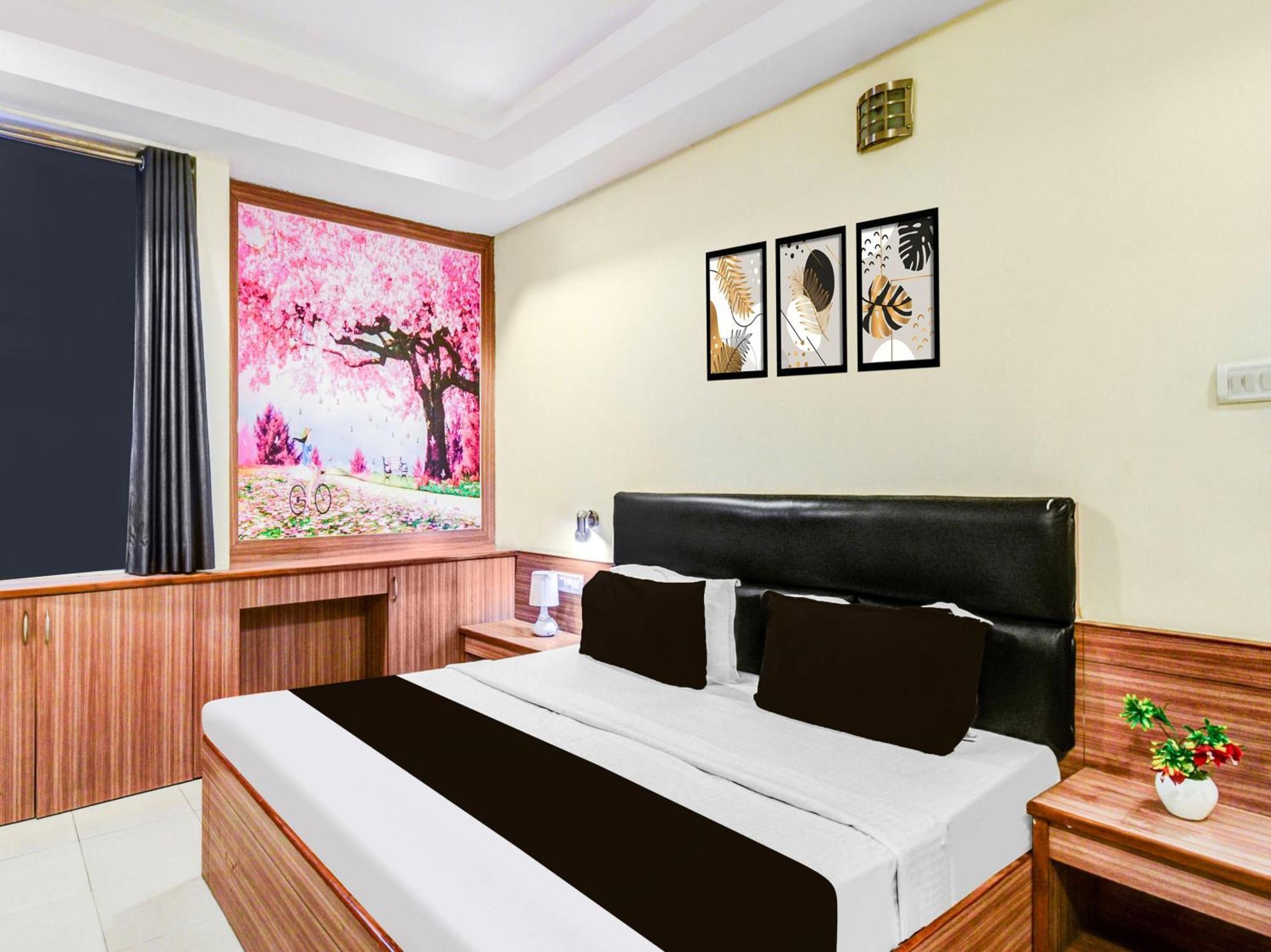 Super Townhouse Red Hills Lakdikapul Formerly Sitara Grand 3* Hyderabad