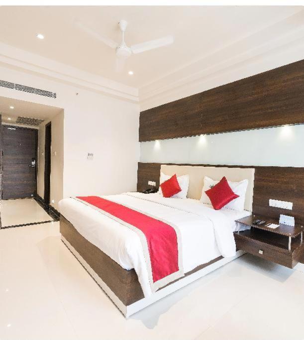 Blossom Rooms- A Luxury Collection Hotel- Beside Care Hospital- Banjara Hills 3* Hyderabad
