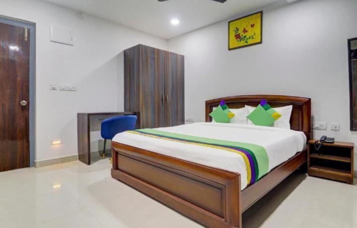 Blossom Destination Inn- Banjara Hills Hotel