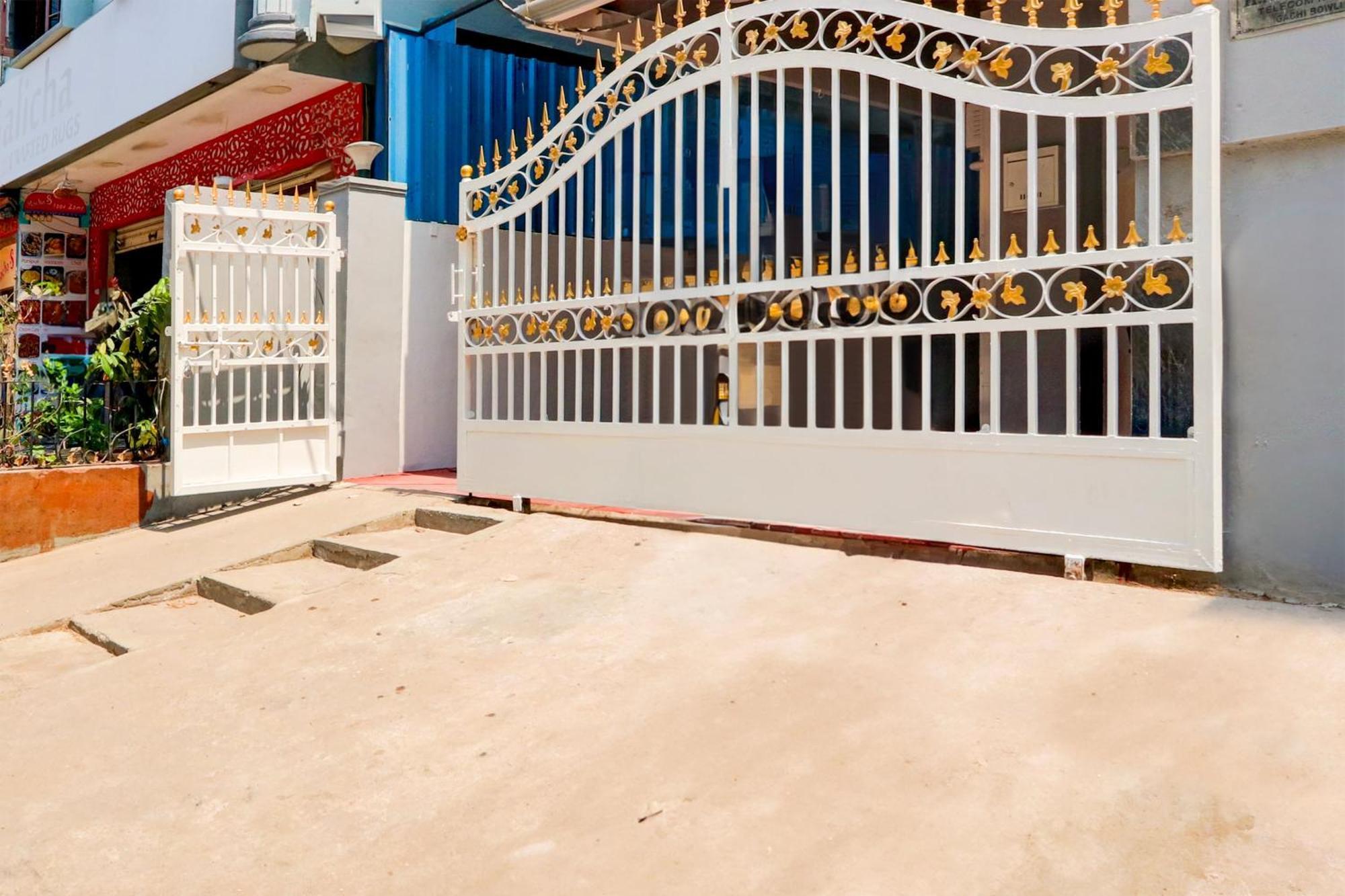 Super Collection O Sri Balaji Luxury Kondapur (Telangana)