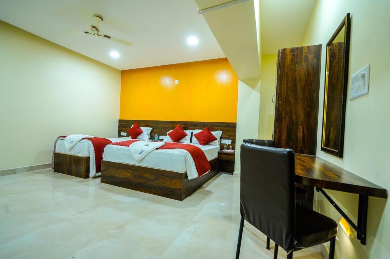 Hotel Blossoms Room Hotel Comfortel- Beside Care Hospital- Banjara Hills Hyderabad