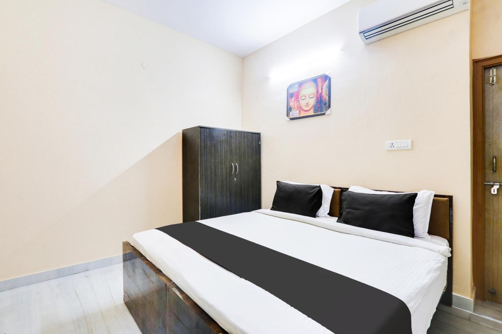 Hotel O Castle Kondapur