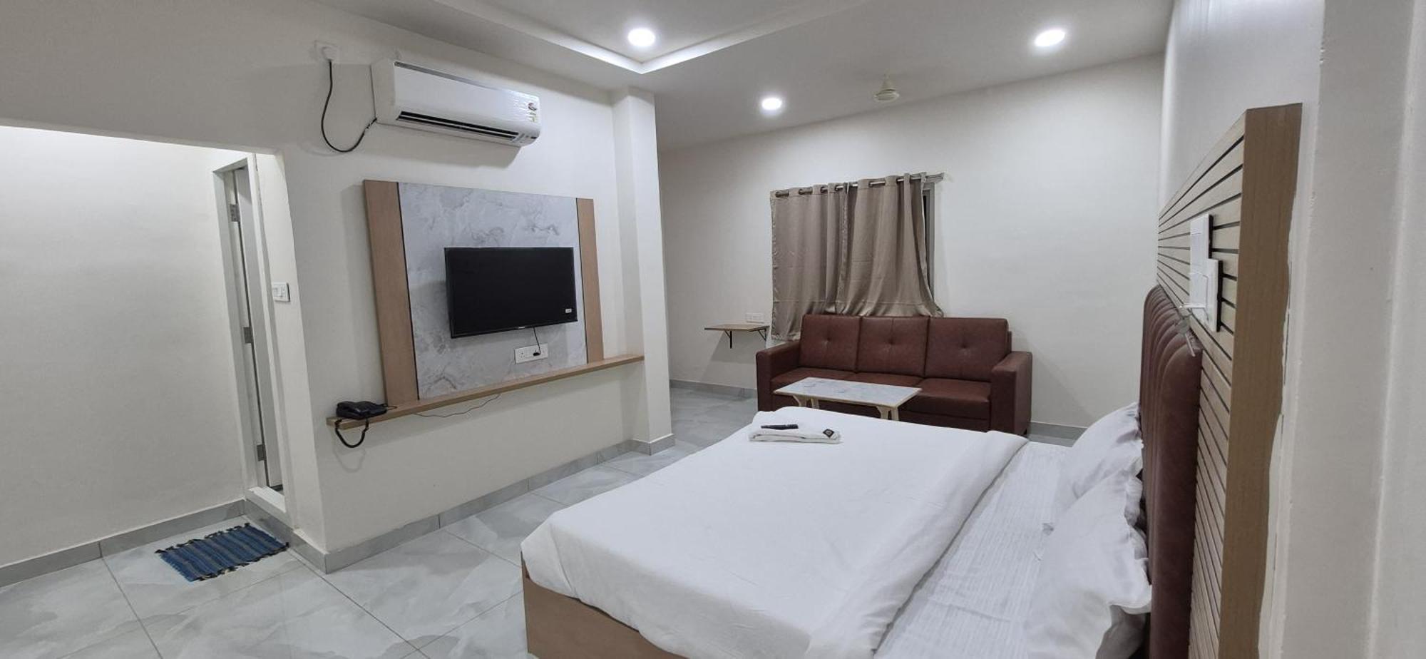 Hotel Vaarahi Chanda Nagar, Near Hitech Hyderabad