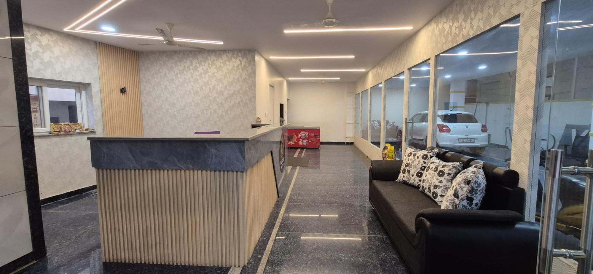Hotel Vaarahi Chanda Nagar, Near Hitech 3*
