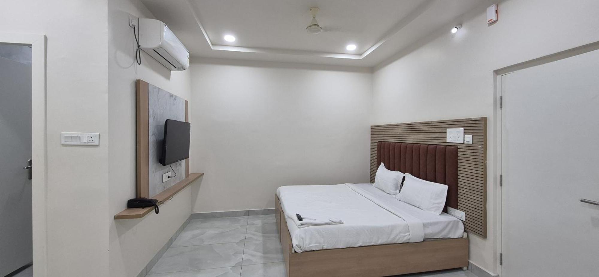 Vaarahi Chanda Nagar, Near Hitech Hotel Hyderabad