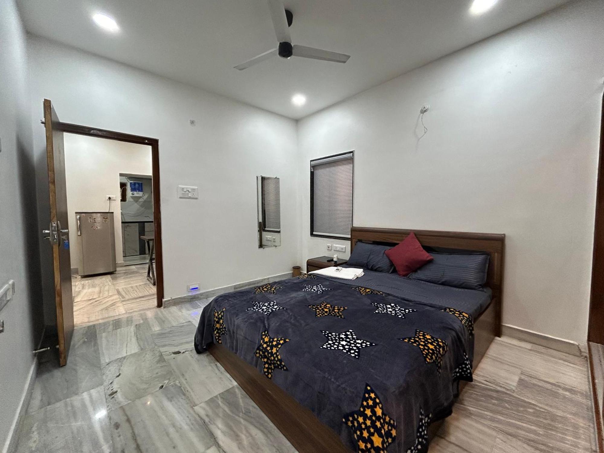 Guhan Homestay- 2bhk Serviced - Full Furnished & Full Kitchen, Wifi & Balcony *