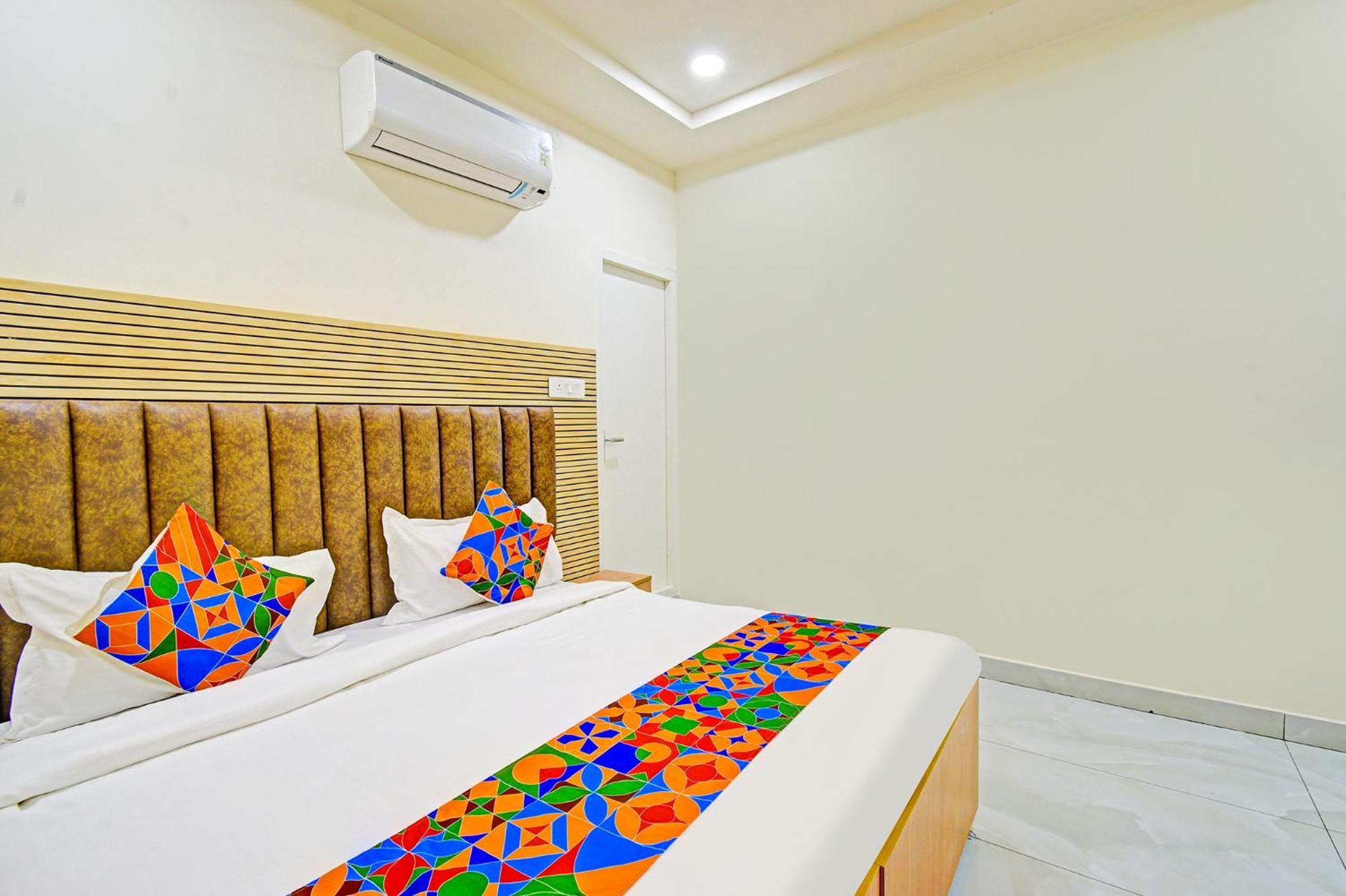 Fabhotel Lexus Grand- Nr Gsm Mall, Miyapur 3* Hyderabad