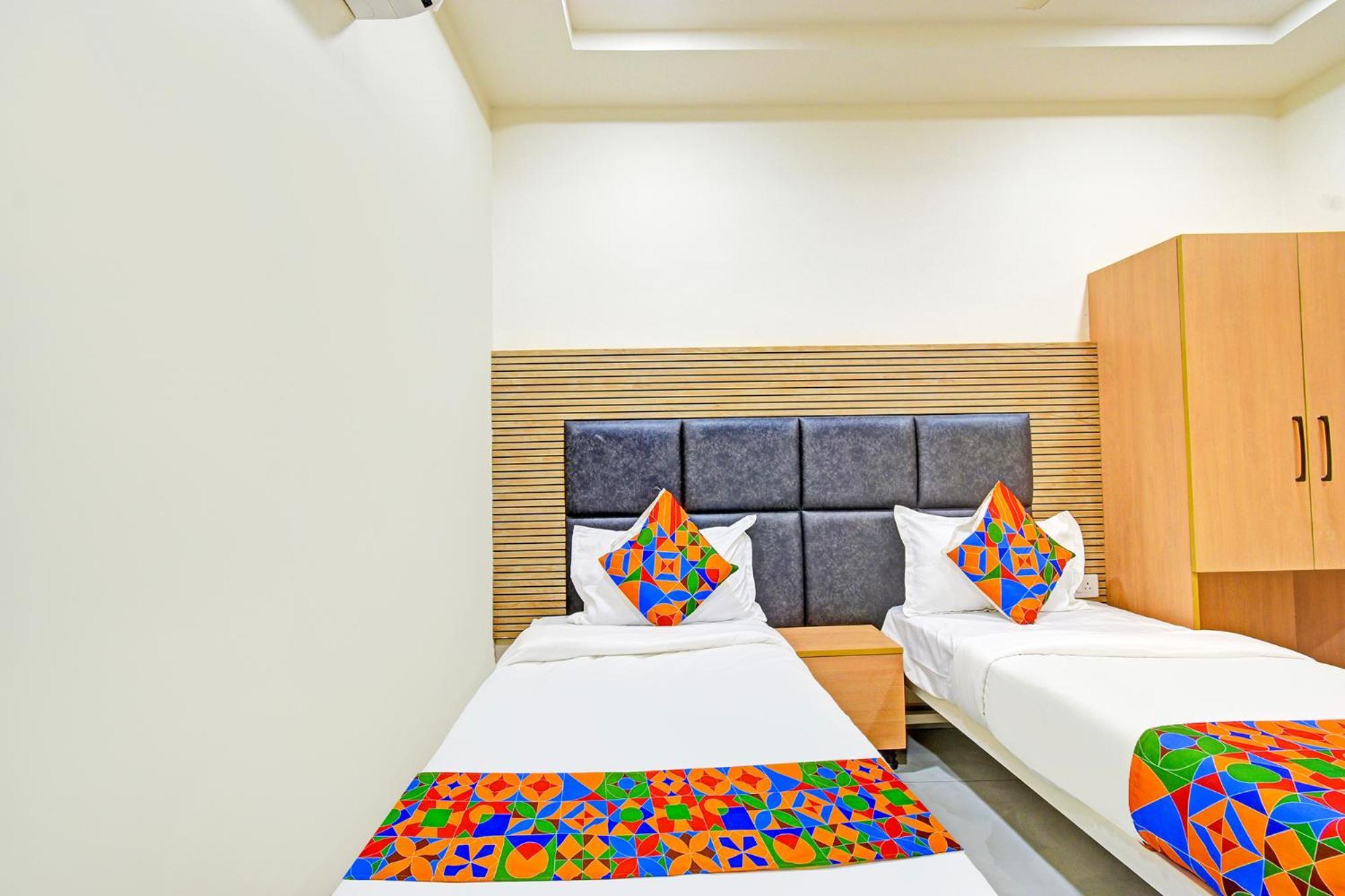 Fabhotel Lexus Grand- Nr Gsm Mall, Miyapur Hotel