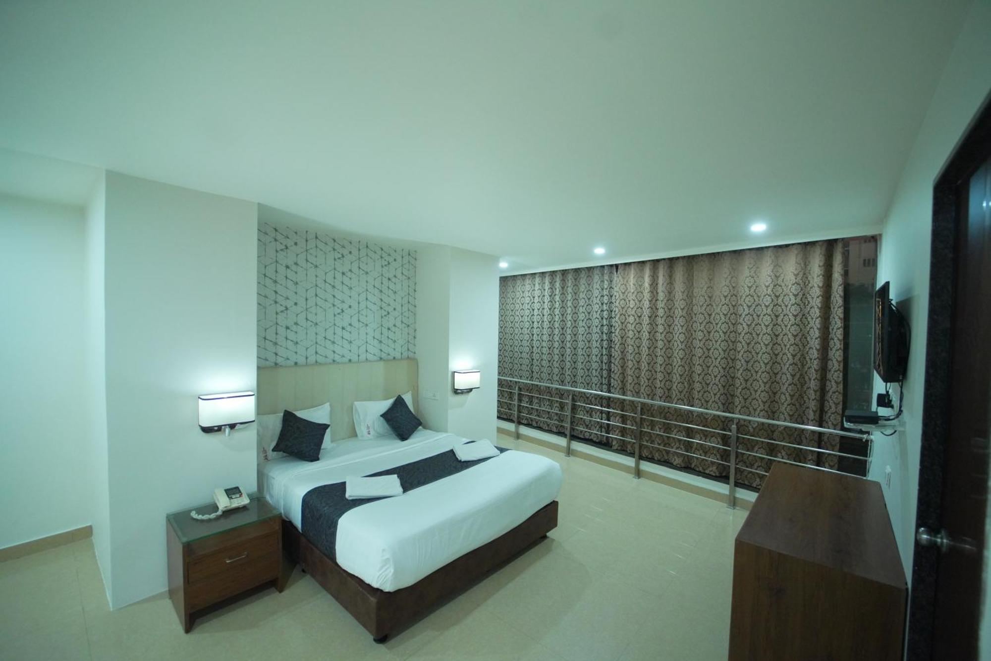 Hotel Occassia Bliss - Premium With Rooftop Restaurant & Bar In Miyapur 3*