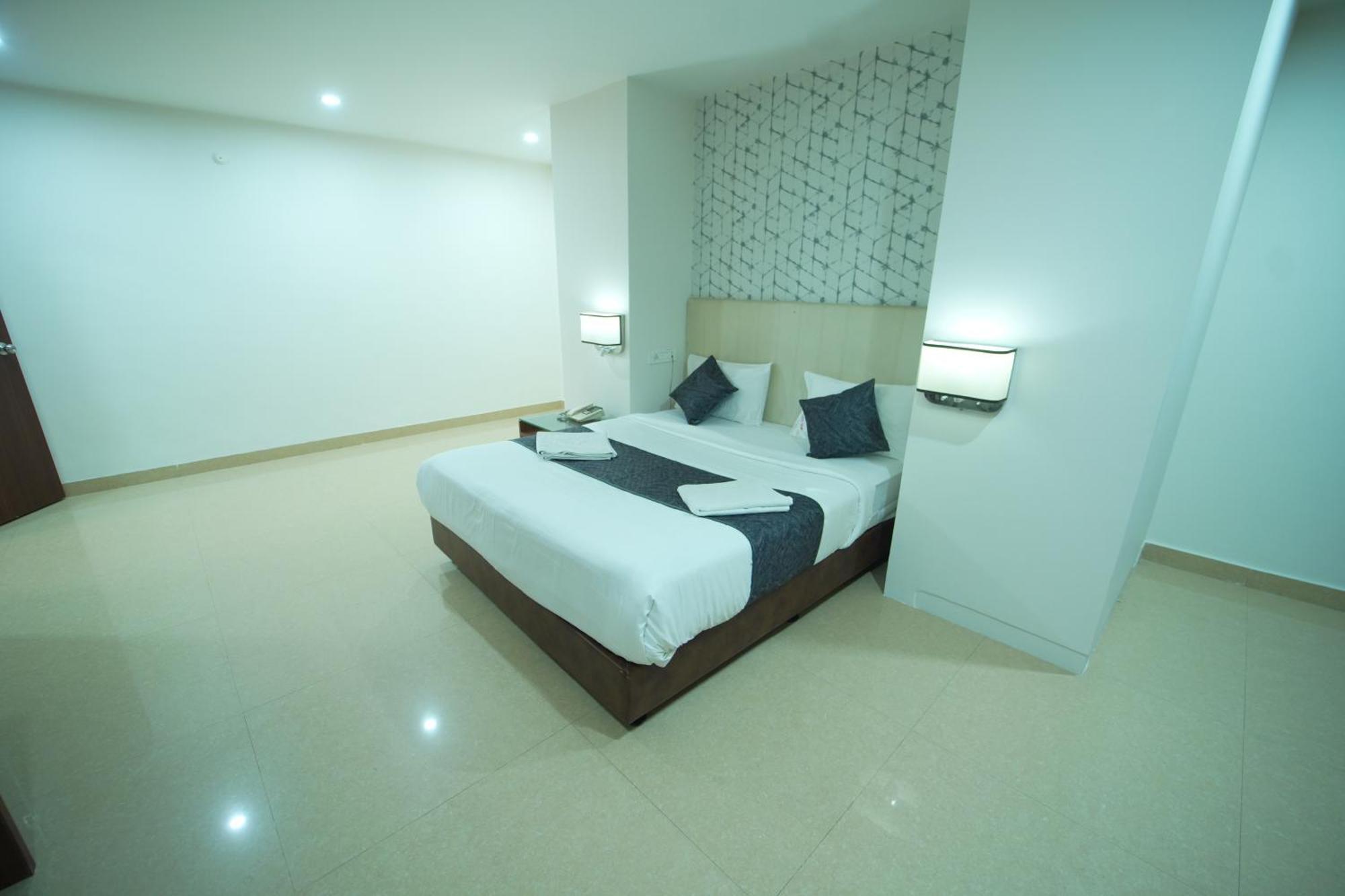 Occassia Bliss - Premium With Rooftop Restaurant & Bar In Miyapur Hotel 3*