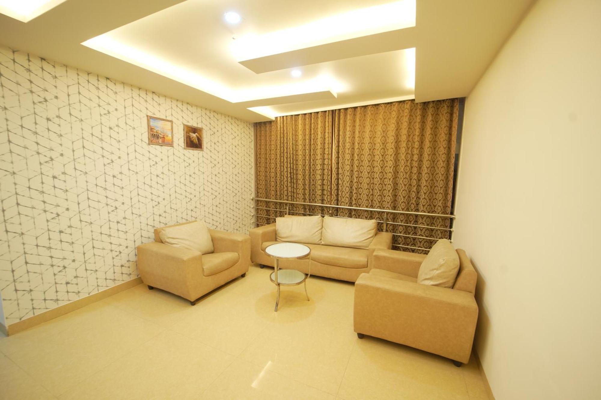 Occassia Bliss - Premium With Rooftop Restaurant & Bar In Miyapur Hotel Lingampalli