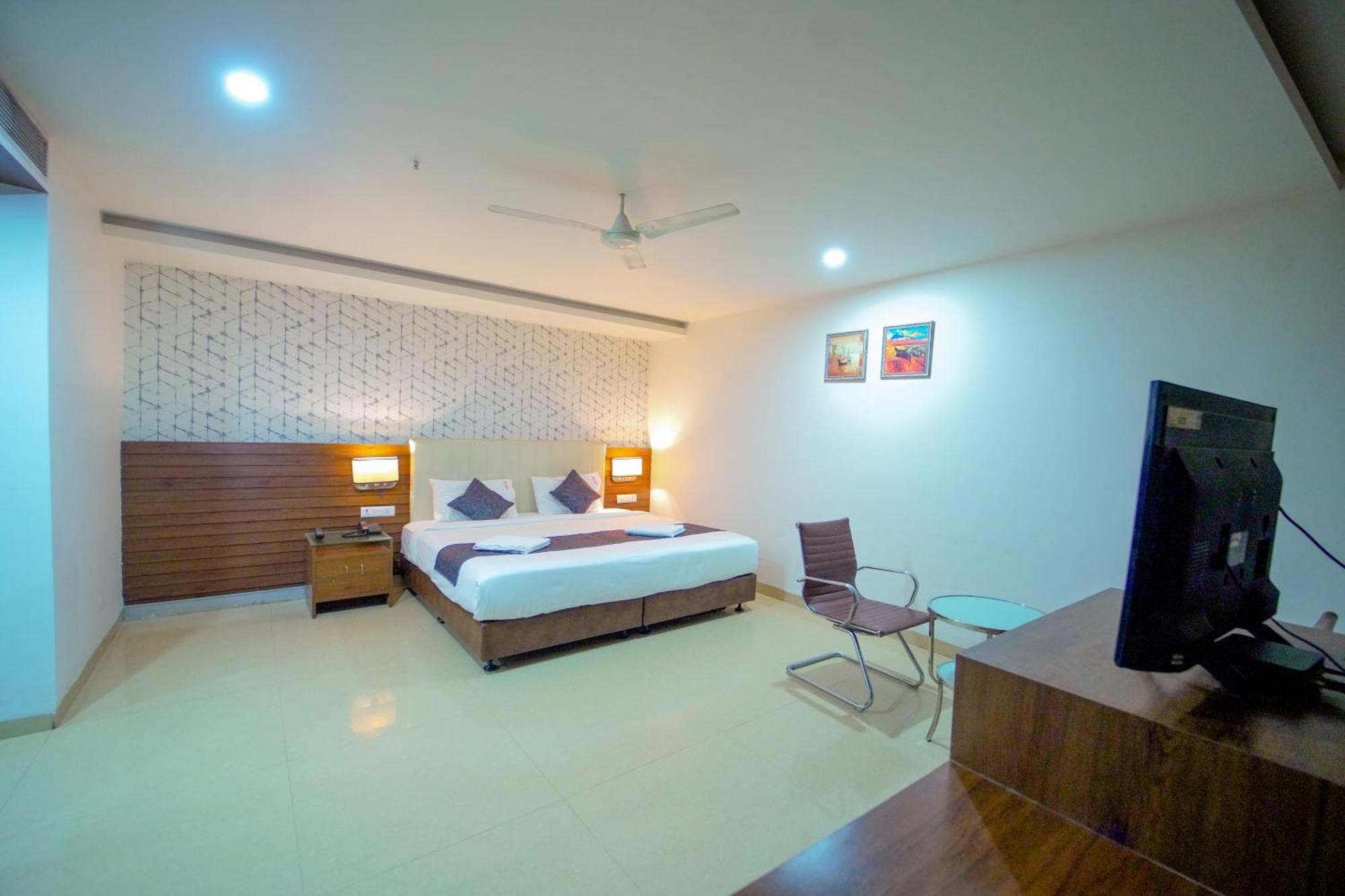 Hotel Occassia Bliss - Premium With Rooftop Restaurant & Bar In Miyapur 3*