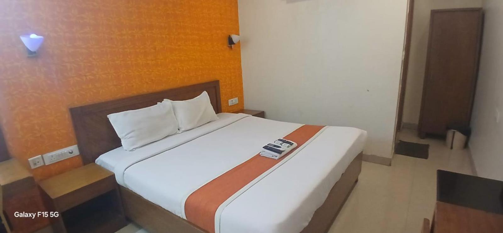 Grand Plaza Hotel - Free Breakfast Nampally - Hyderabad Railway Station - Deccan Railway Station - Lakdikapul Hotel