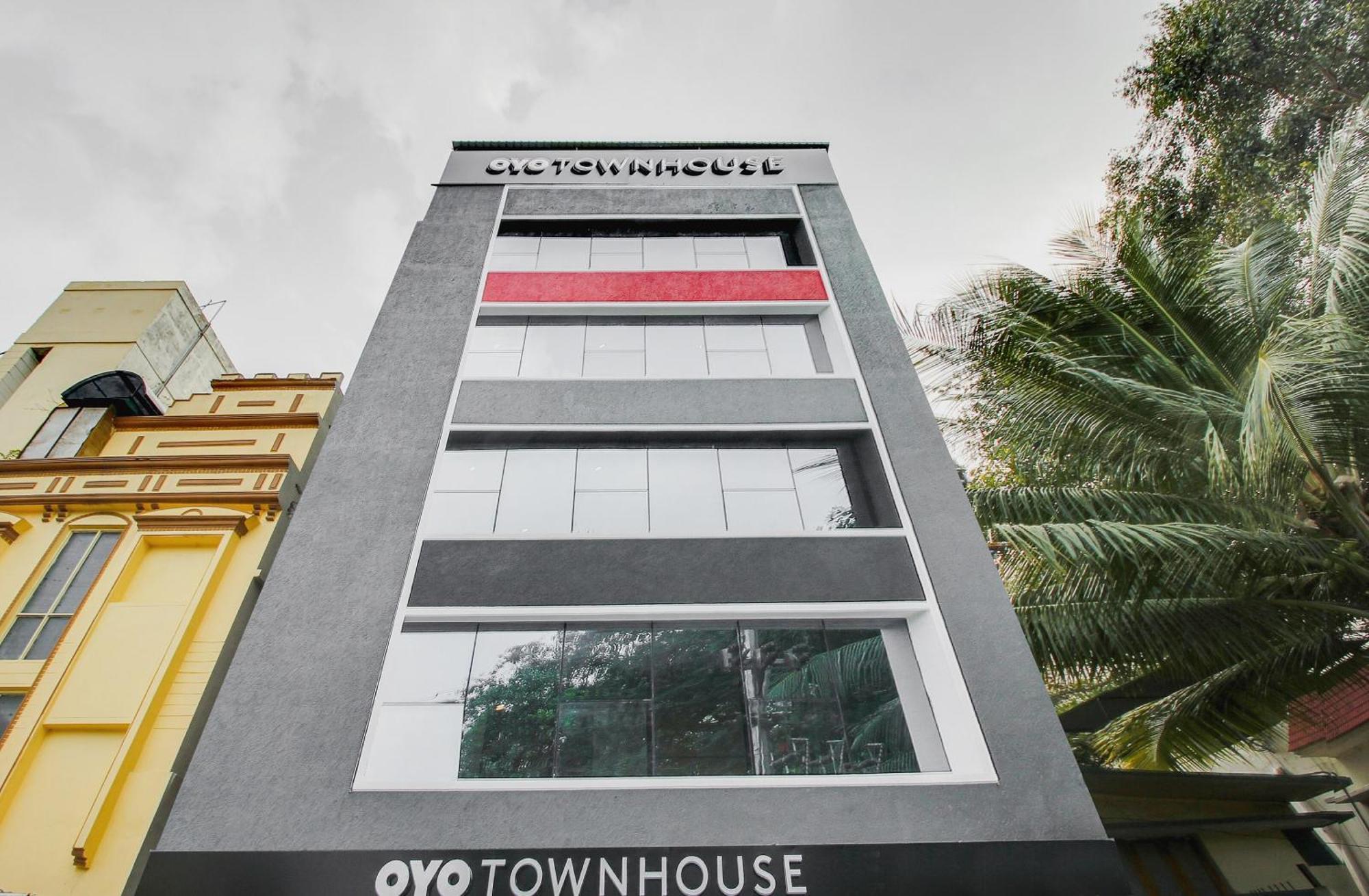 Super Townhouse 359 Begumpet Near 4* Hyderabad