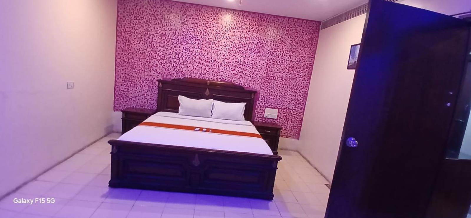 Grand Plaza Hotel - Free Breakfast Nampally - Hyderabad Railway Station - Deccan Railway Station - Lakdikapul Hotel