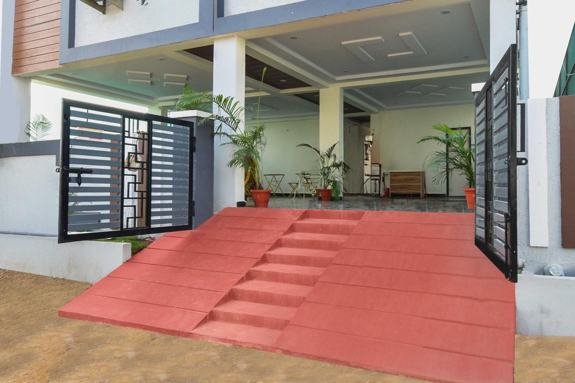 O Adibatla Hotel 3*