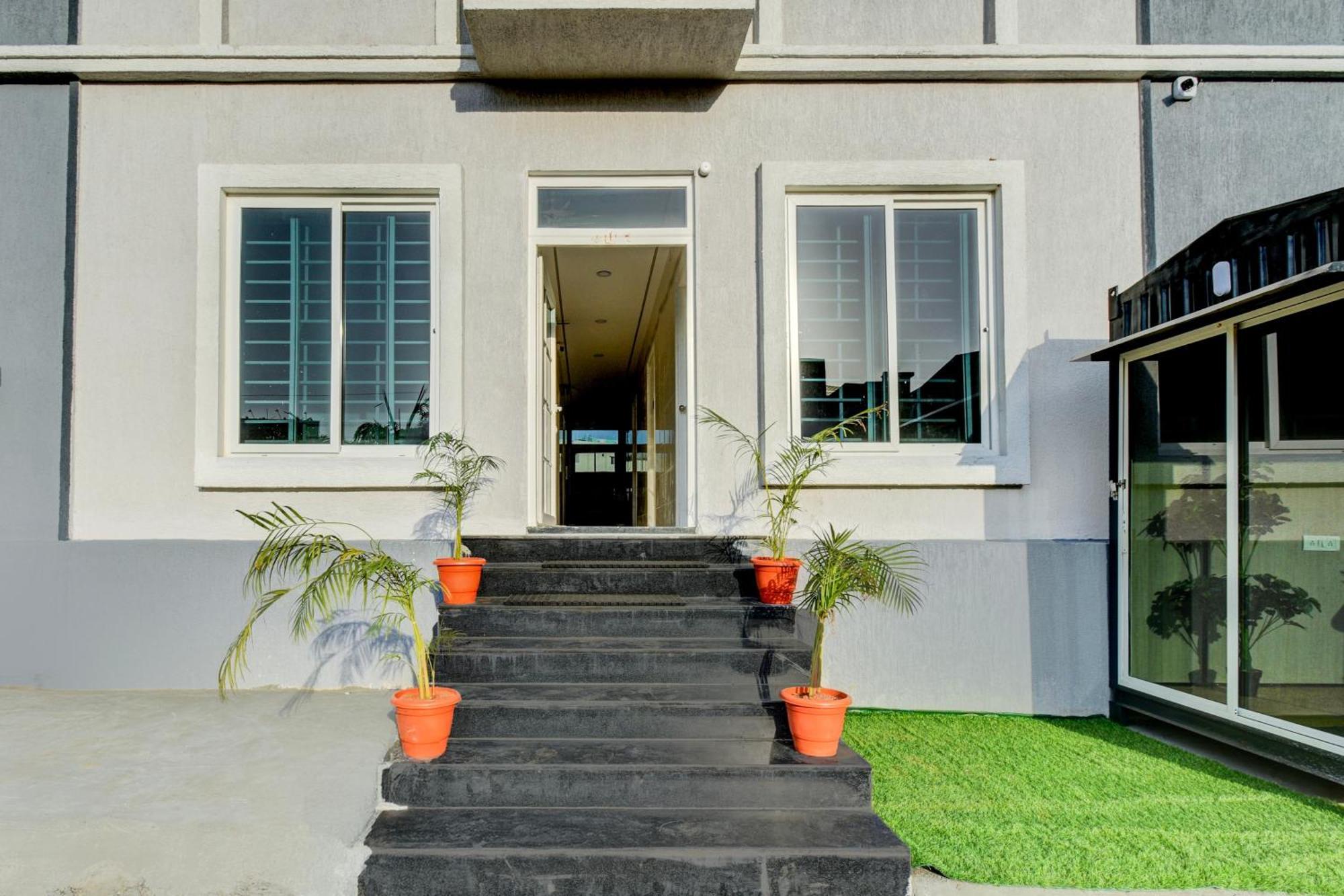 O Genz Lavish Syays Hotel 3*