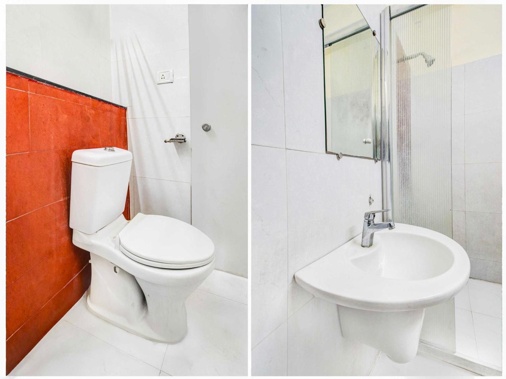 Hotel Townhouse Oak Red Hills Lakdikapul 4*