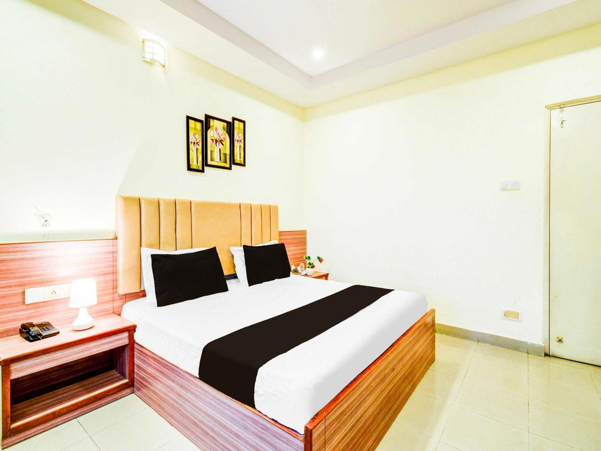 Townhouse Oak Red Hills Lakdikapul 4*