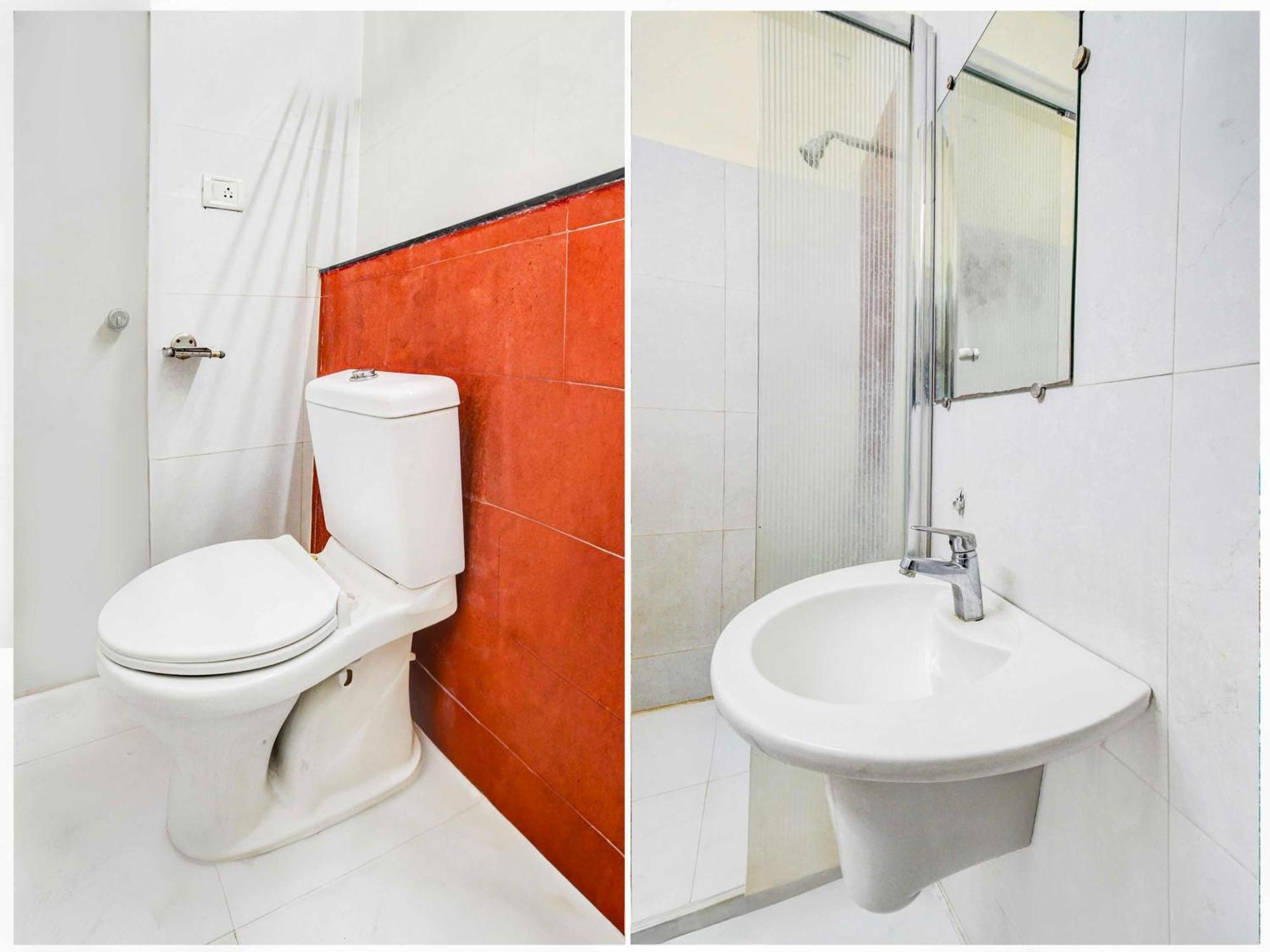 Townhouse Oak Red Hills Lakdikapul Hotel 4*