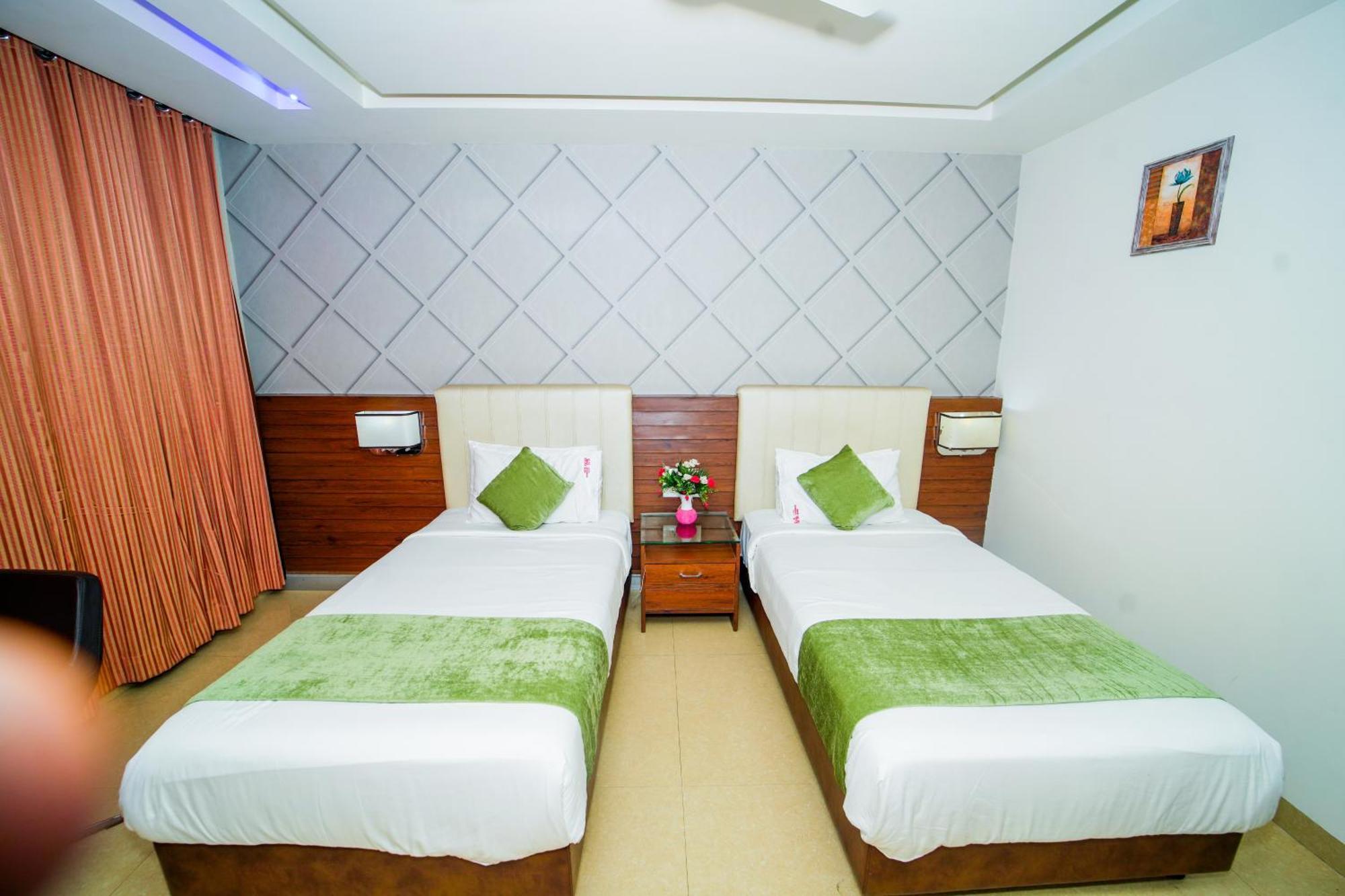 Occassia Bliss - Premium With Rooftop Restaurant & Bar In Miyapur 3* Lingampalli