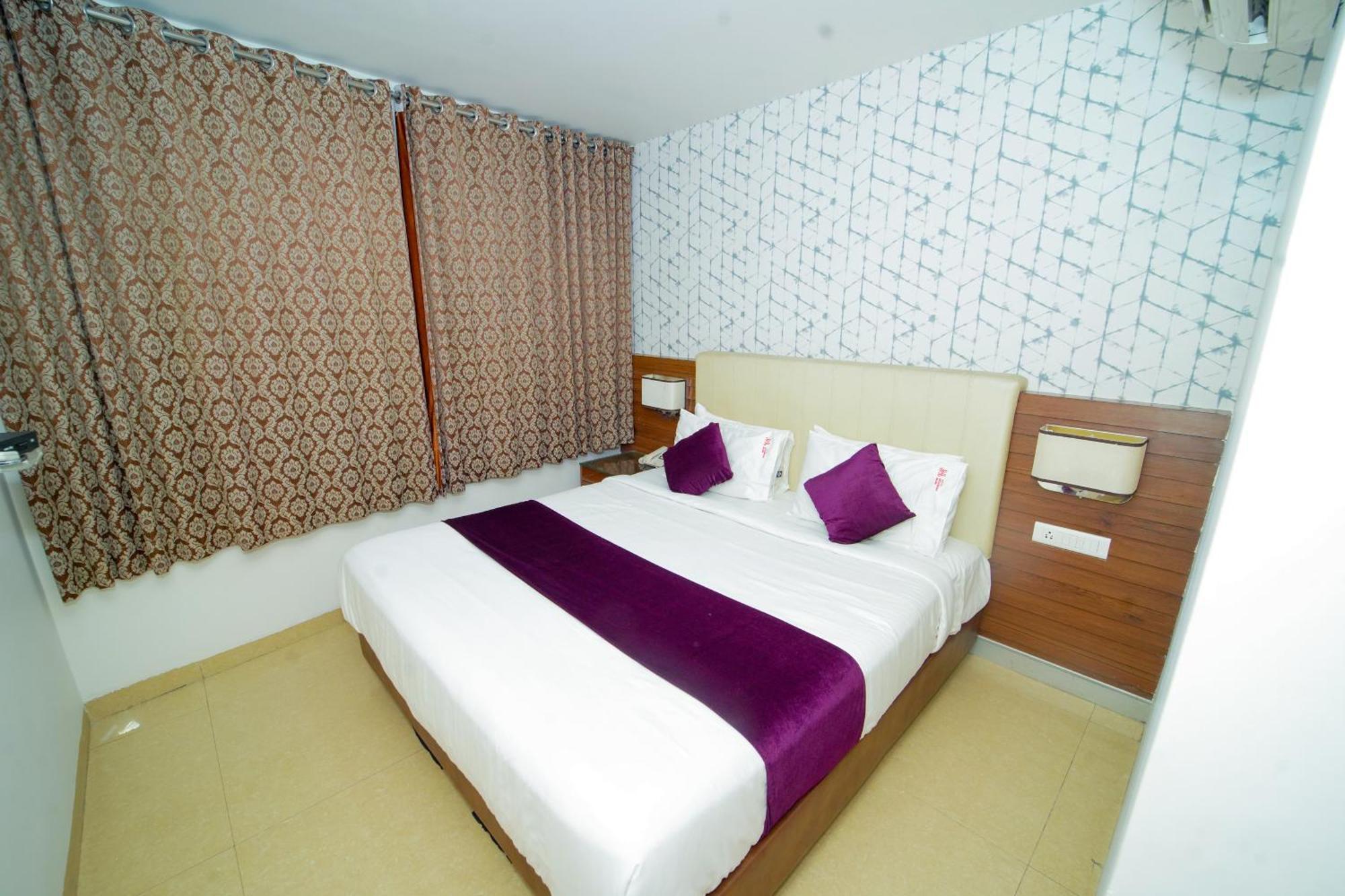 Occassia Bliss - Premium With Rooftop Restaurant & Bar In Miyapur Hotel