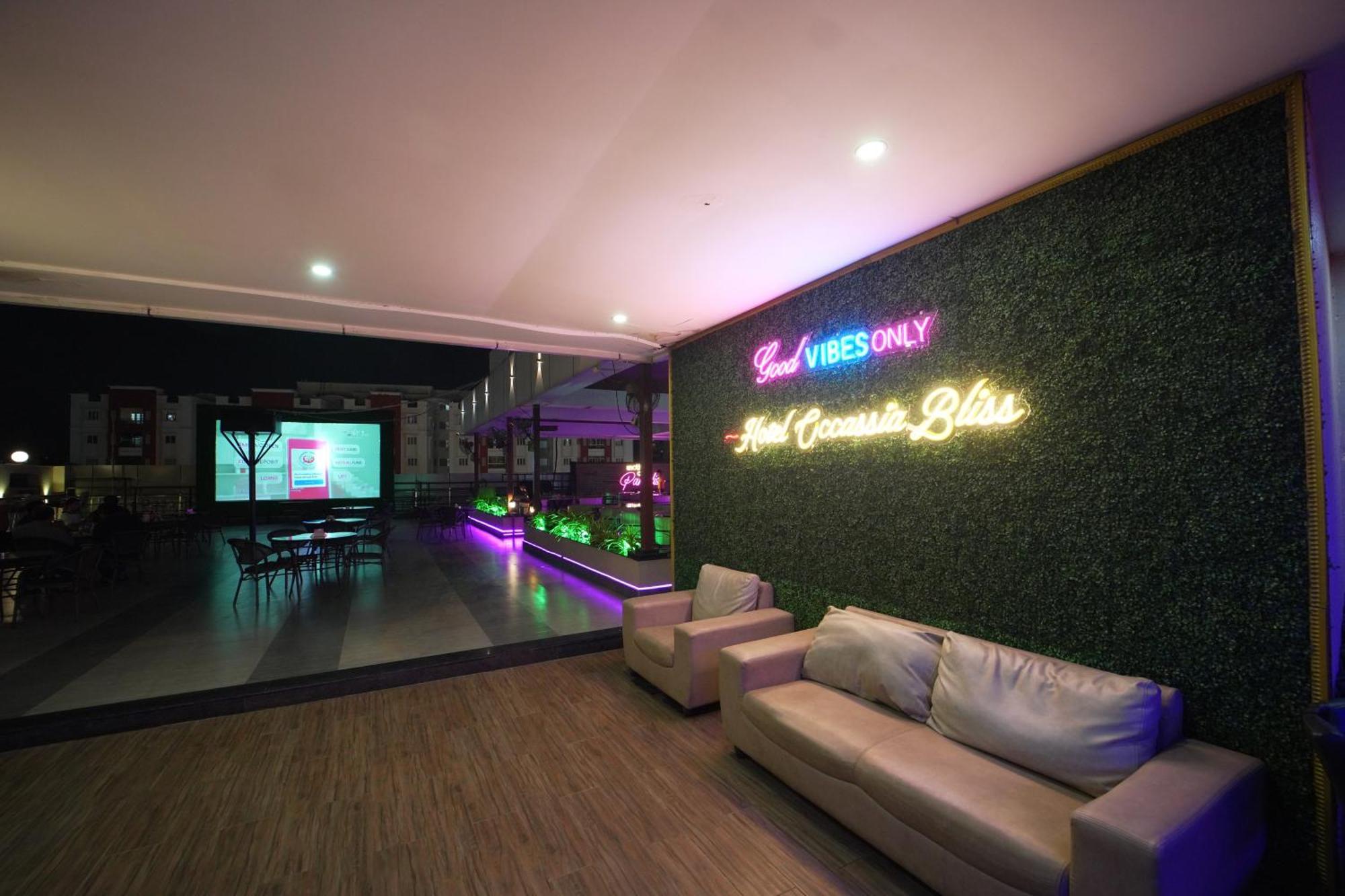 Hotel Occassia Bliss - Premium With Rooftop Restaurant & Bar In Miyapur 3*