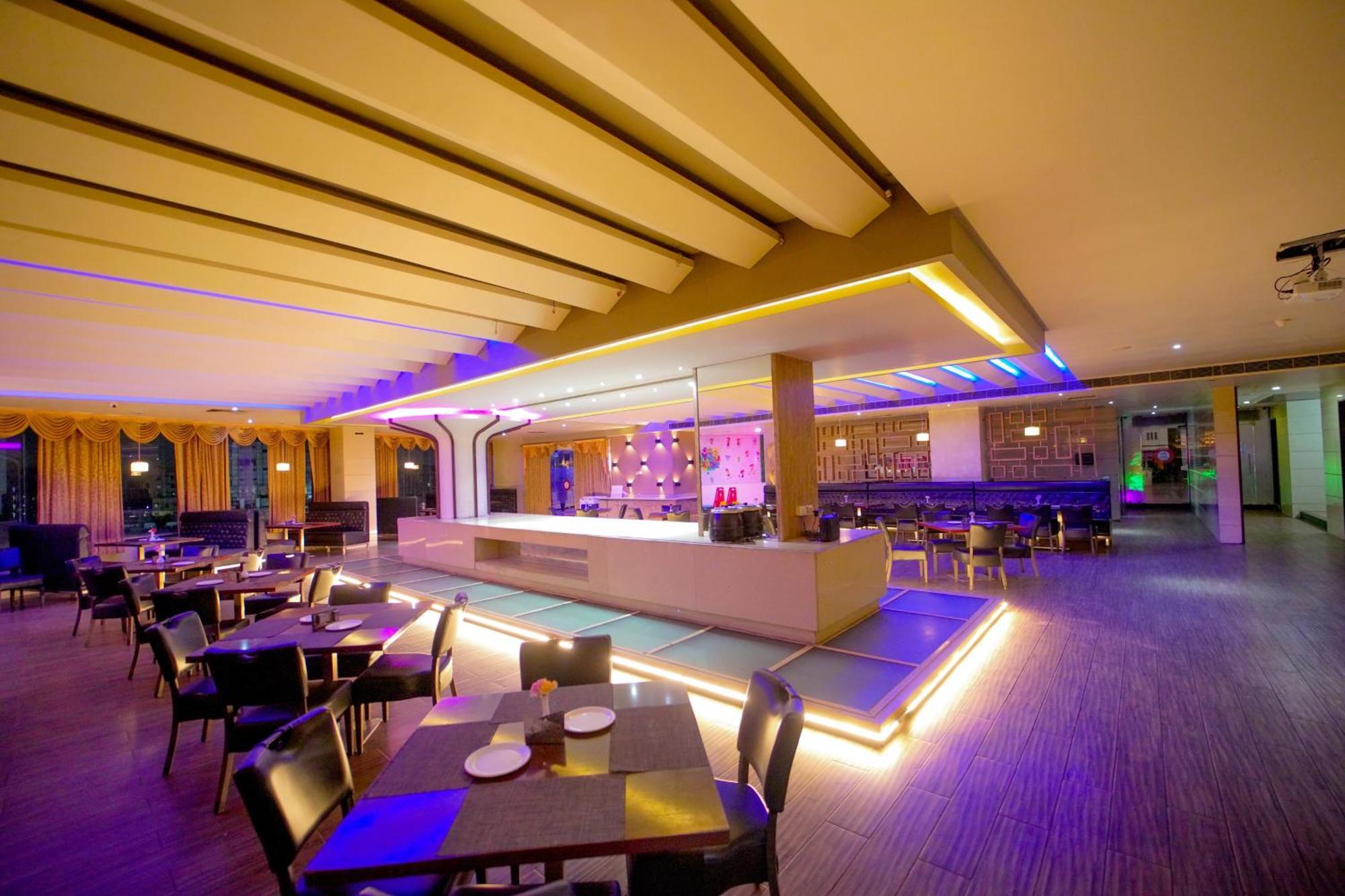 Occassia Bliss - Premium With Rooftop Restaurant & Bar In Miyapur 3* Lingampalli