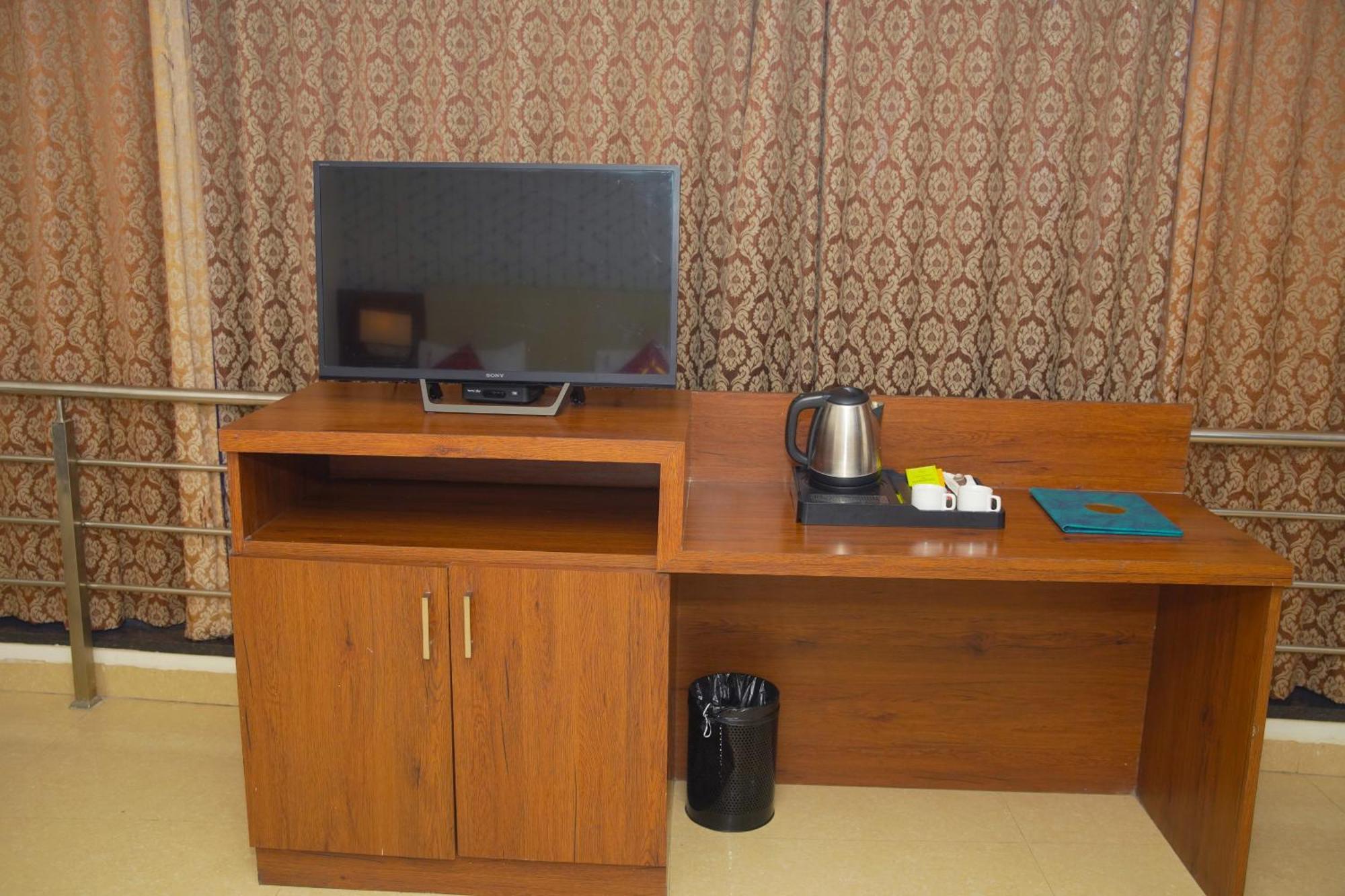 Hotel Occassia Bliss - Premium With Rooftop Restaurant & Bar In Miyapur 3*