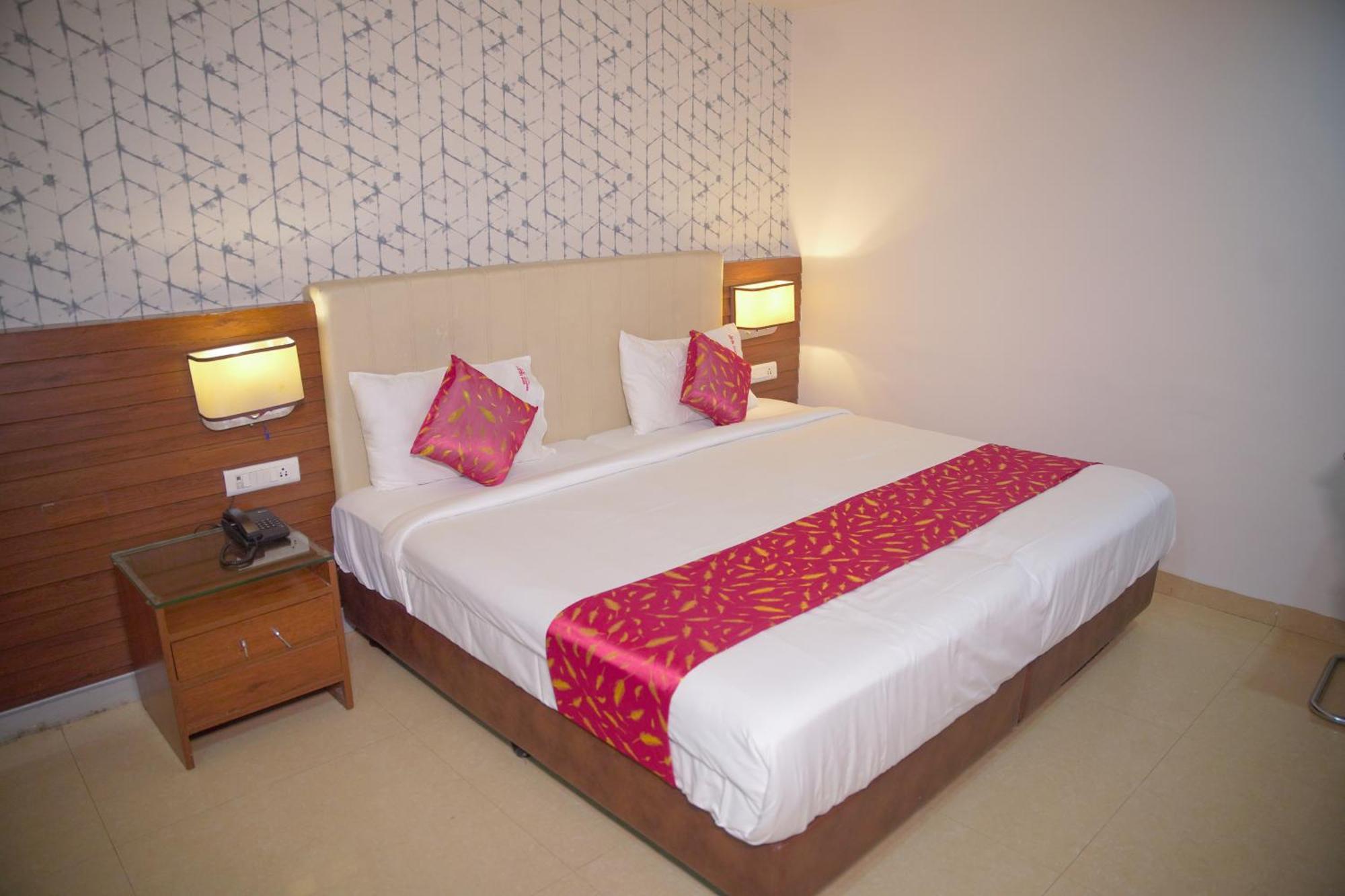 Occassia Bliss - Premium With Rooftop Restaurant & Bar In Miyapur Hotel 3*